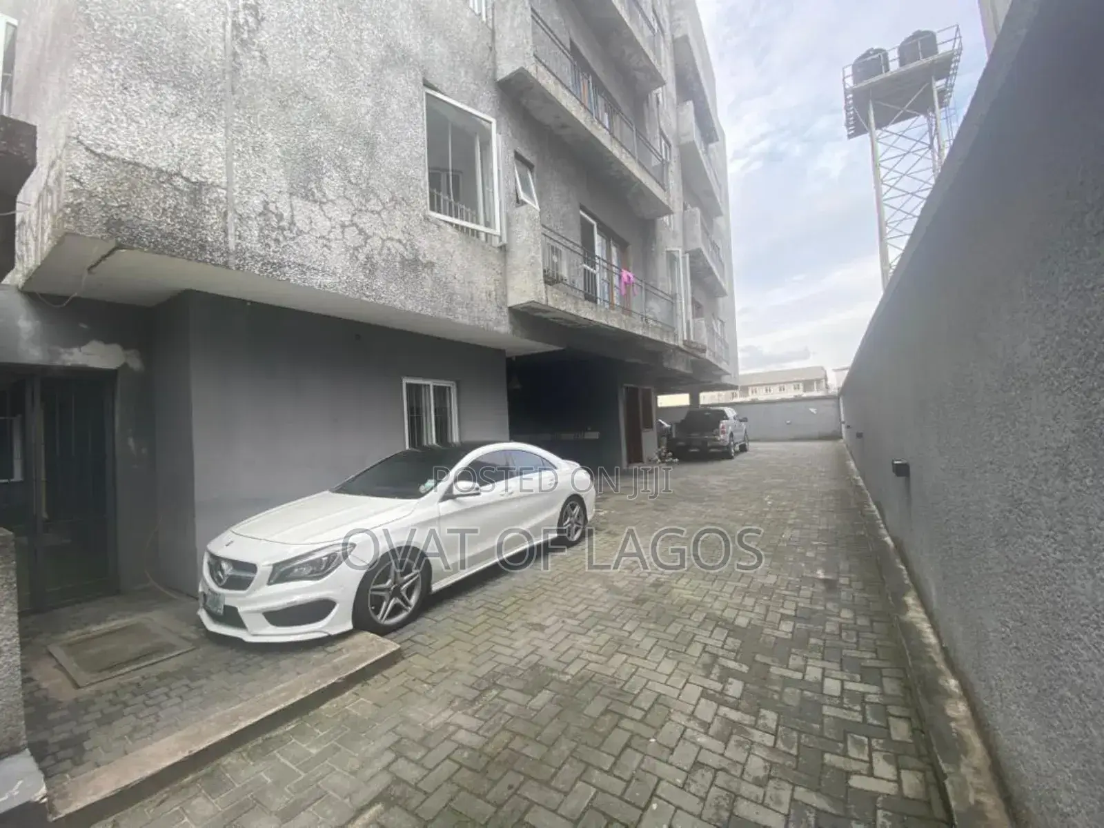 3bdrm Block of Flats in Victoria Island for sale
