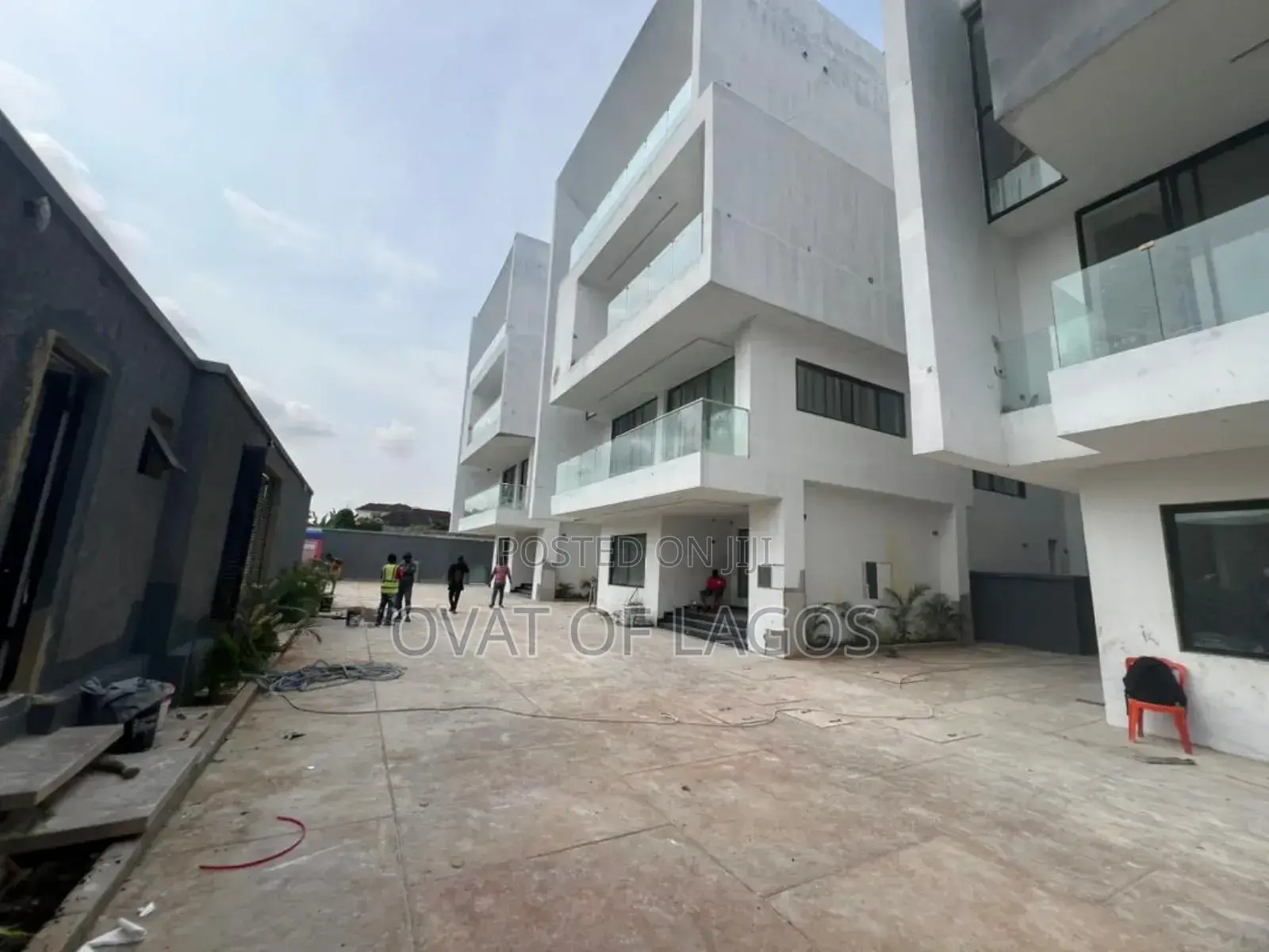 5bdrm Duplex in Banana Island for sale