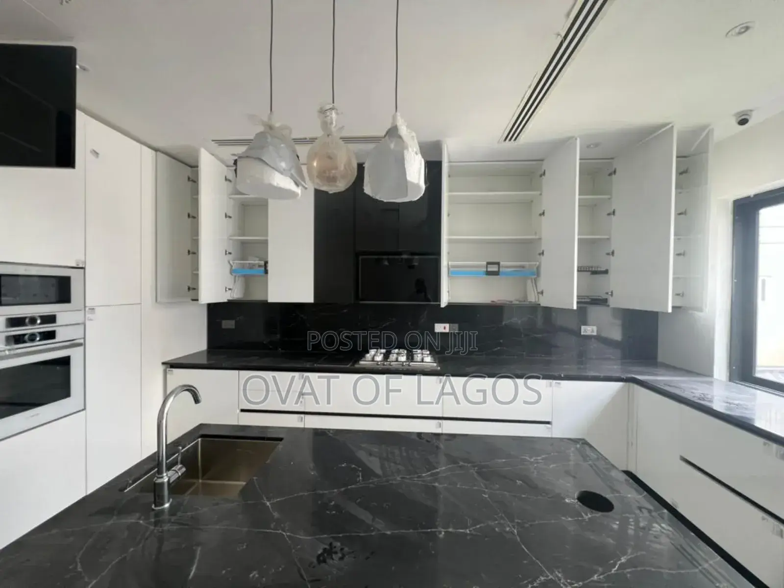 5bdrm Duplex in Banana Island for sale