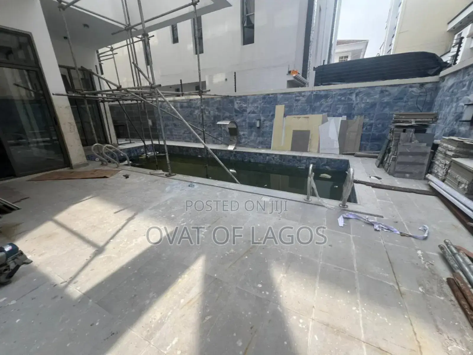5bdrm Duplex in Banana Island for sale