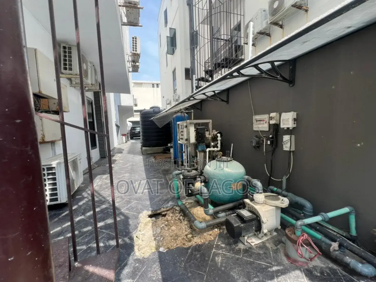 5bdrm Duplex in Banana Island for sale