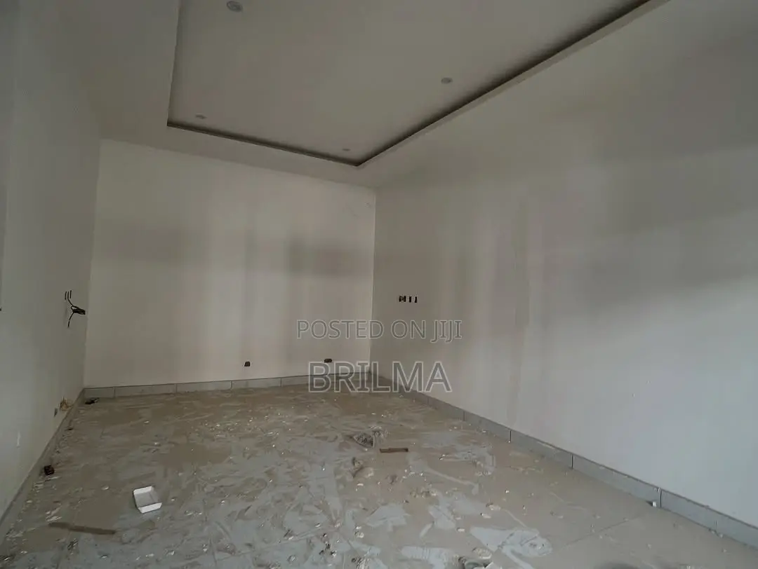 6bdrm Duplex in Durumi for sale
