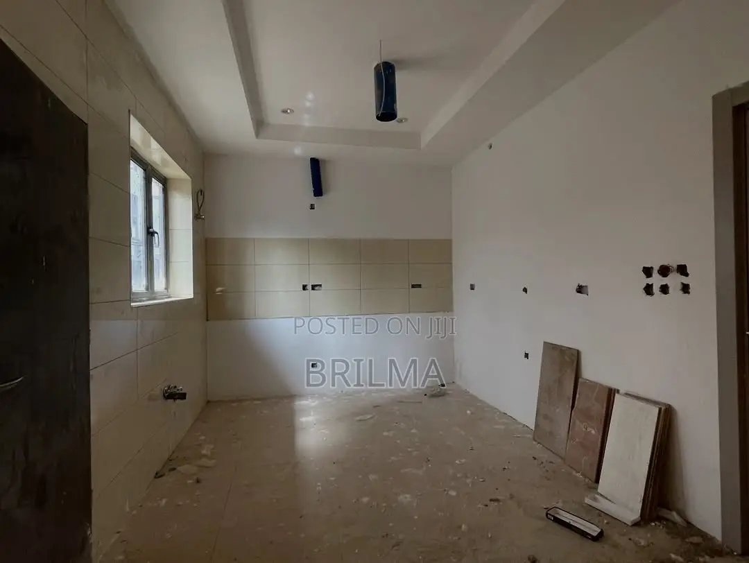 6bdrm Duplex in Durumi for sale