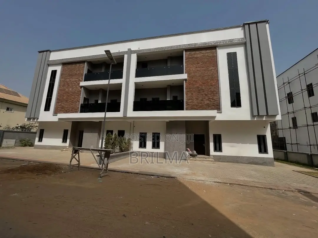 6bdrm Duplex in Durumi for sale