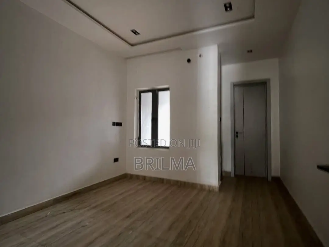 4bdrm Duplex in Durumi for sale