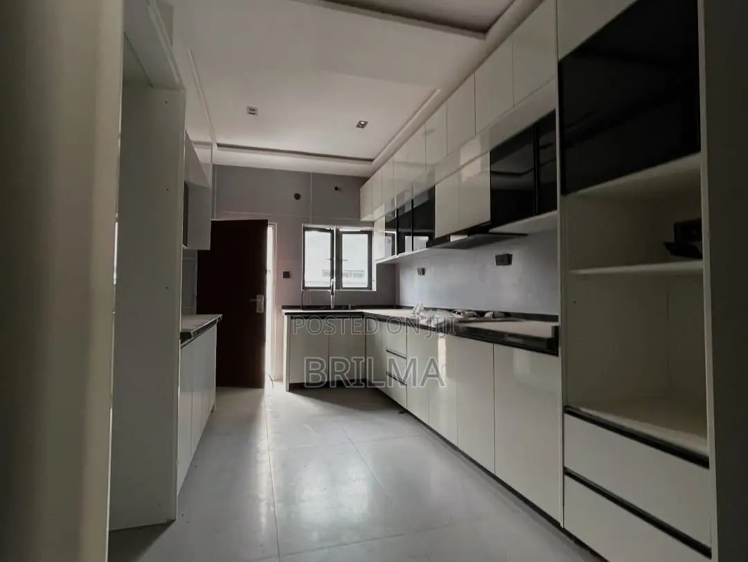 4bdrm Duplex in Durumi for sale