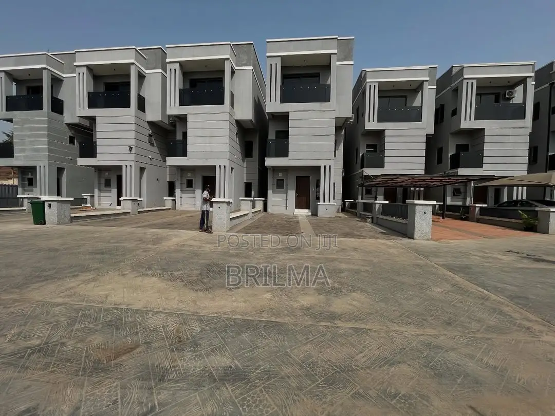 4bdrm Duplex in Durumi for sale