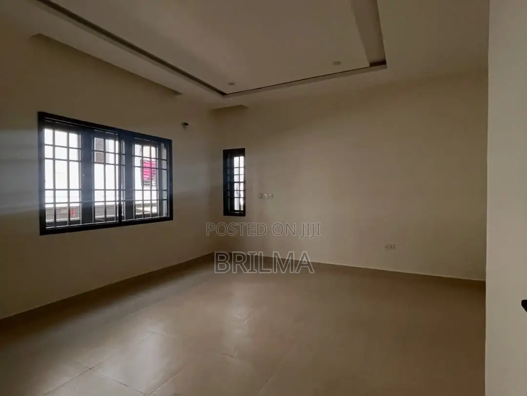 3bdrm Block of Flats in Life Camp for sale