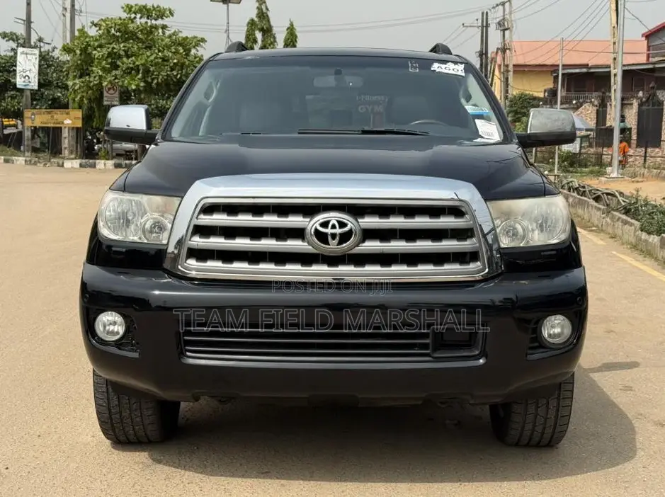 Toyota Sequoia Platinum 4dr SUV (5.7L 8cyl 6A) 2010 Black