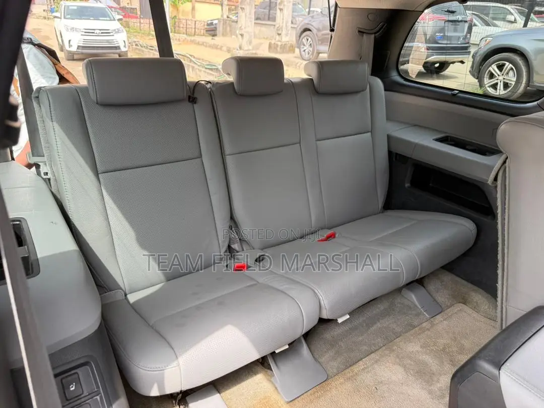 Toyota Sequoia Platinum 4dr SUV (5.7L 8cyl 6A) 2010 Black