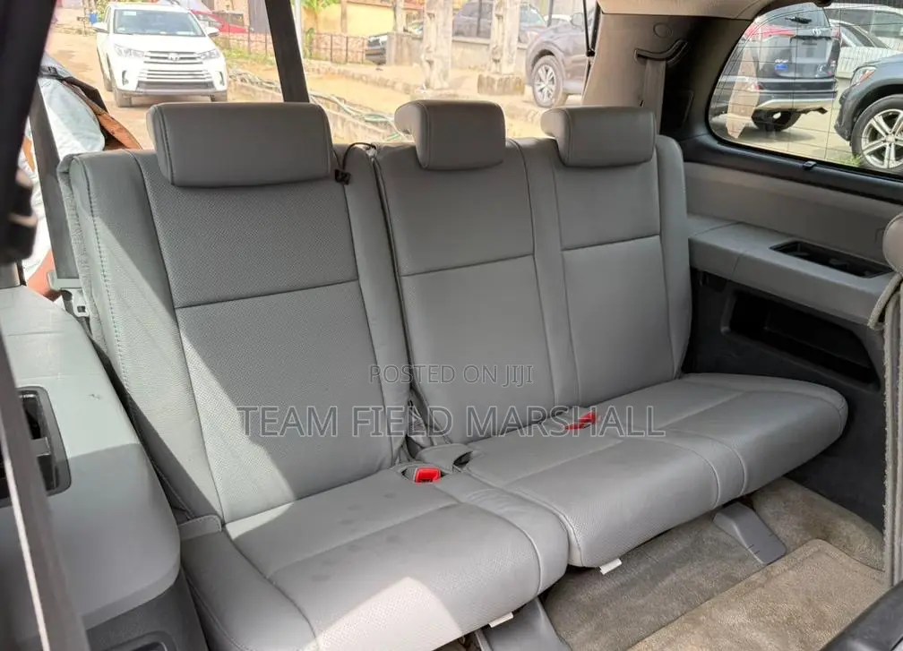 Toyota Sequoia Platinum 4dr SUV (5.7L 8cyl 6A) 2010 Black