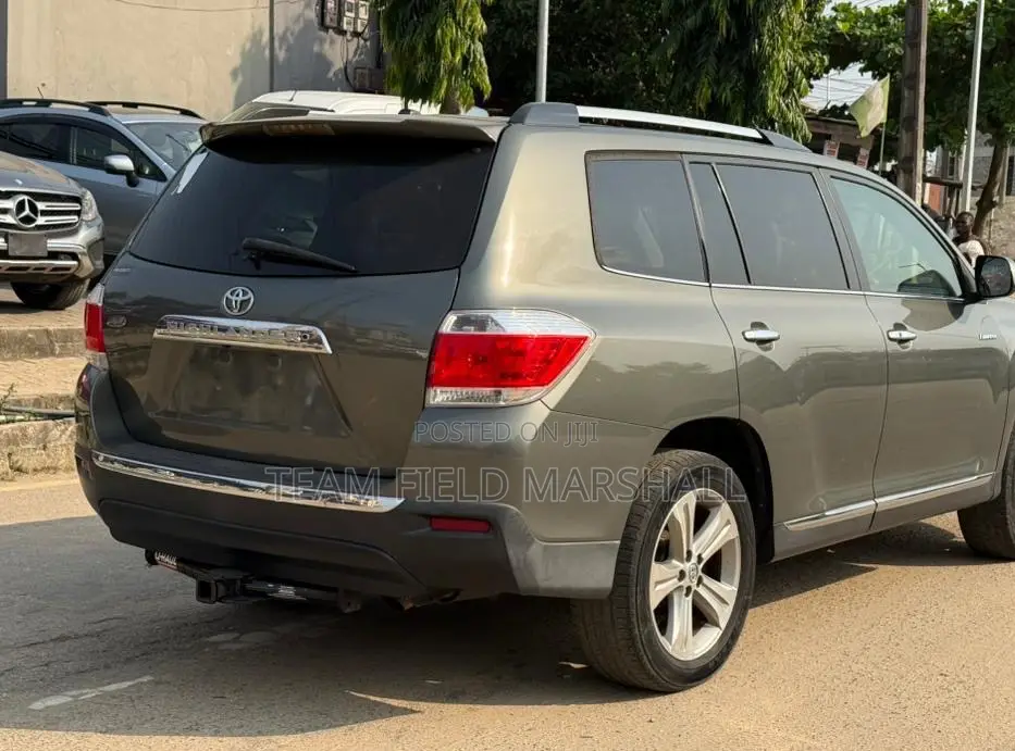 Toyota Highlander Limited 2012 Gray