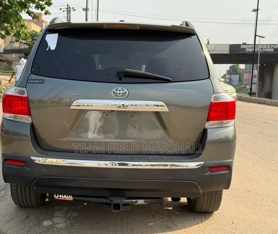 Toyota Highlander Limited 2012 Gray
