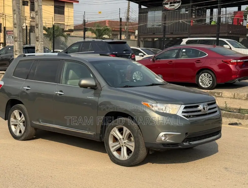 Toyota Highlander Limited 2012 Gray