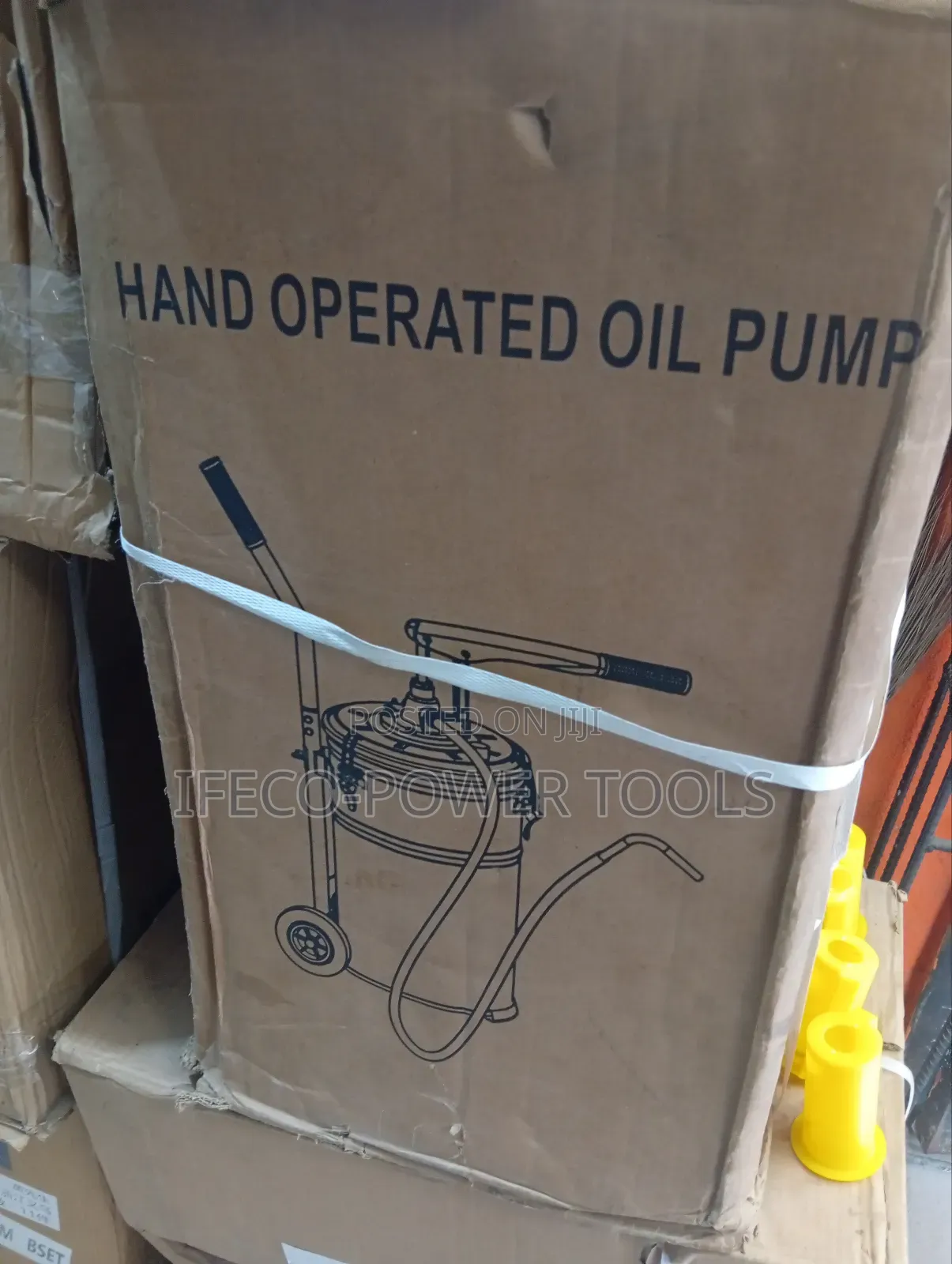 Hand-Operated Oil or Grease Pump Designed for Lubrication