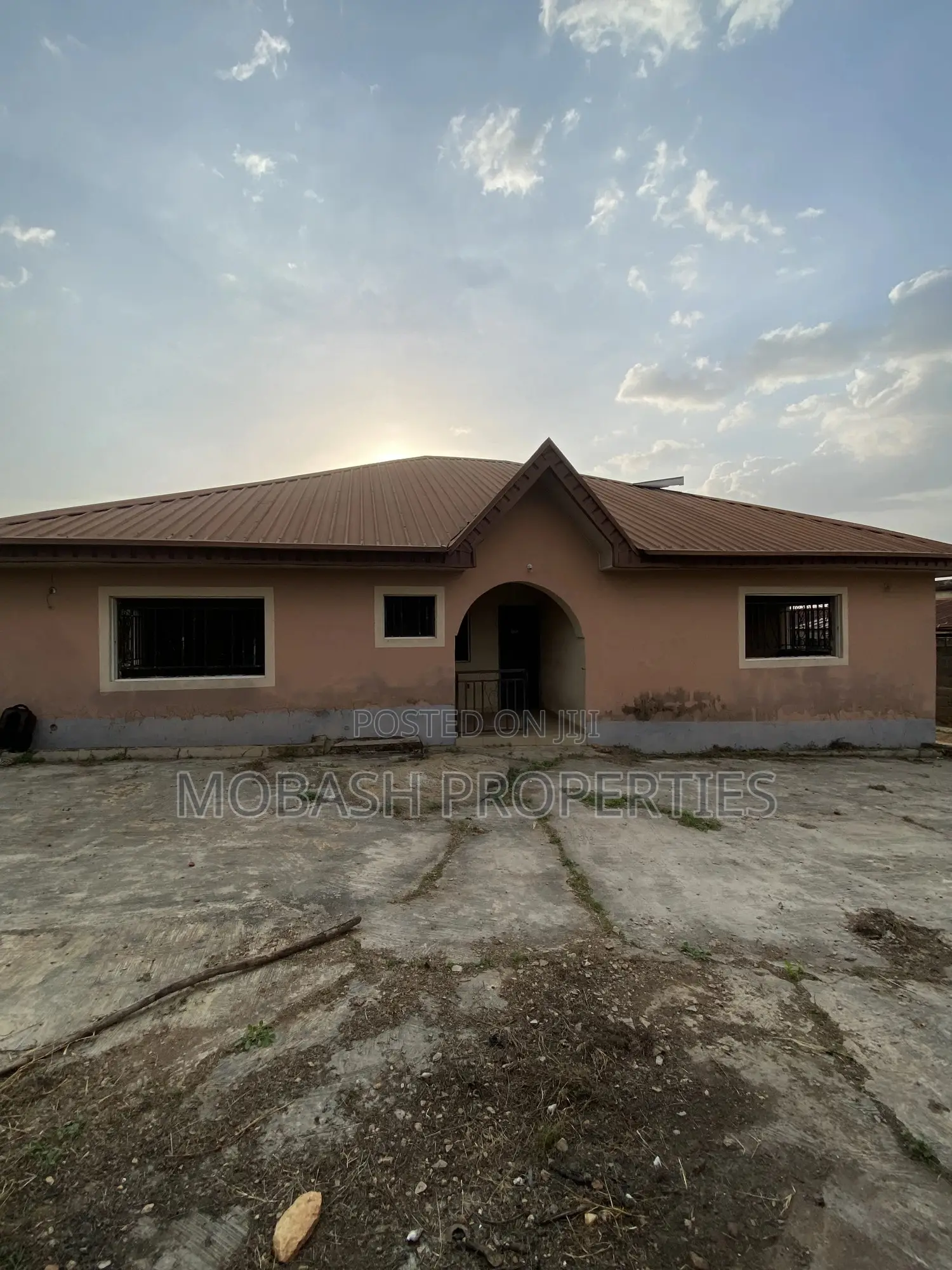 3bdrm Bungalow in Apata Ibadan for sale