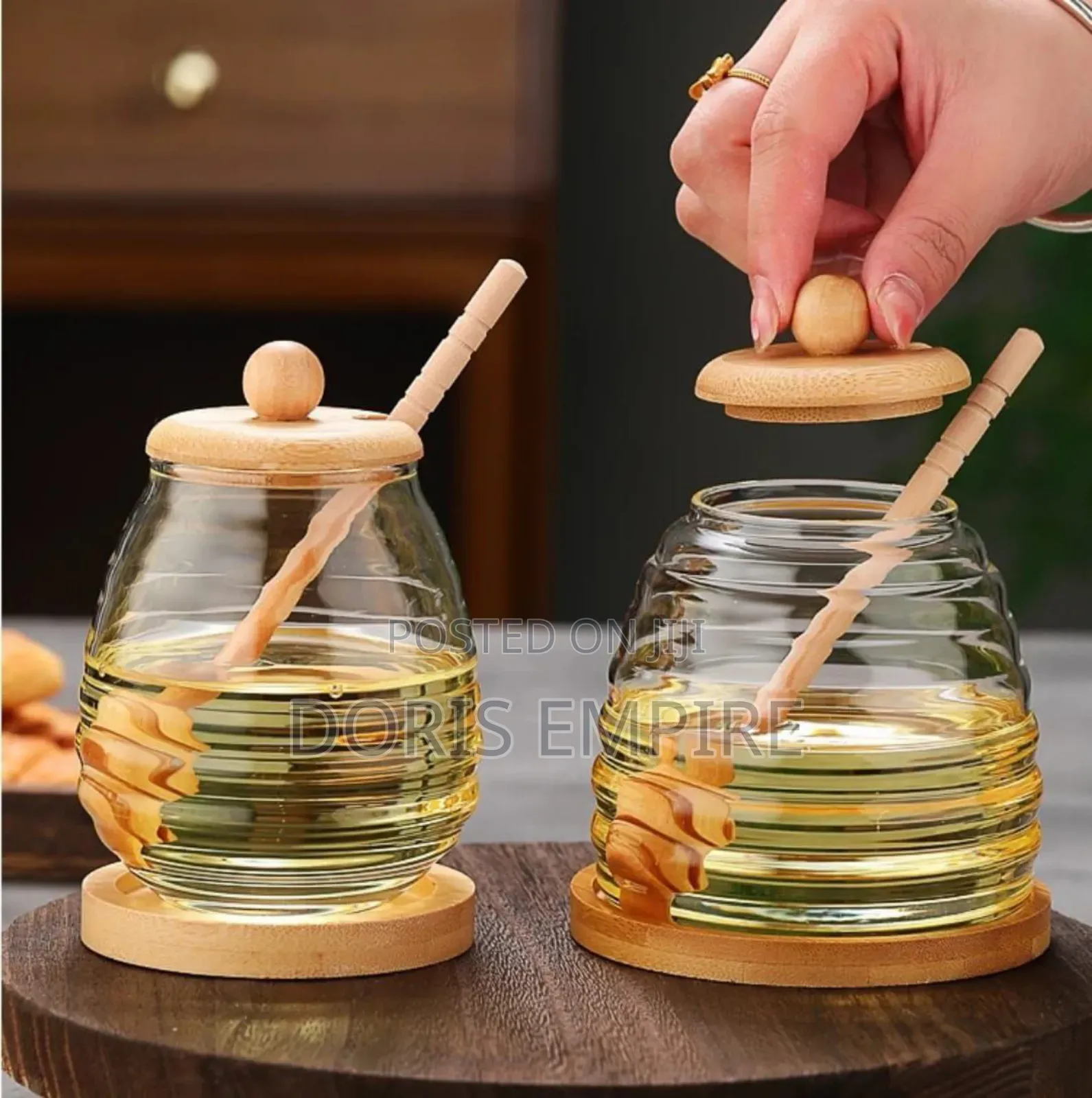 Borosilicate Glass Honey Jar With Bamboo Lid and Spoon.