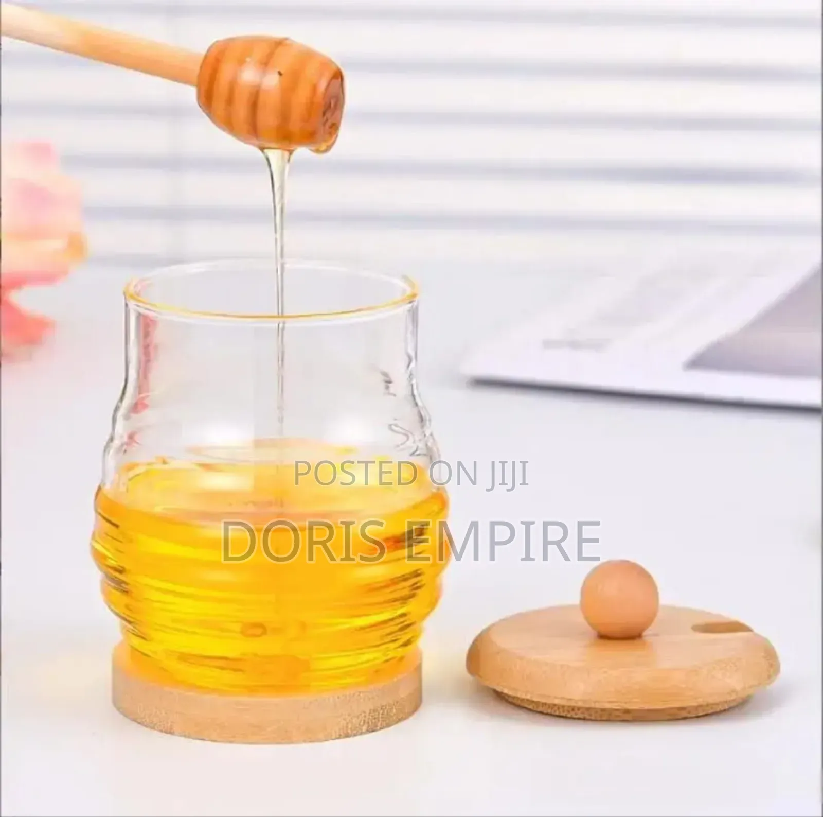 Borosilicate Glass Honey Jar With Bamboo Lid and Spoon.