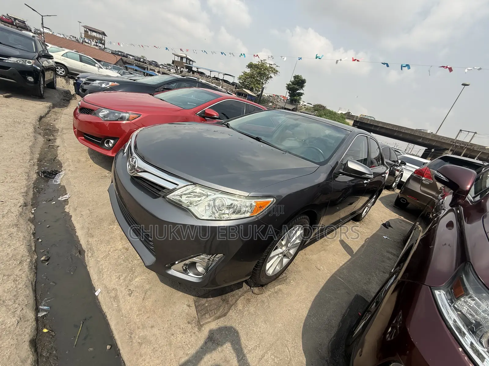 Toyota Camry XLE V6 4dr Sedan (3.5L 6cyl 6A) 2012 Gray