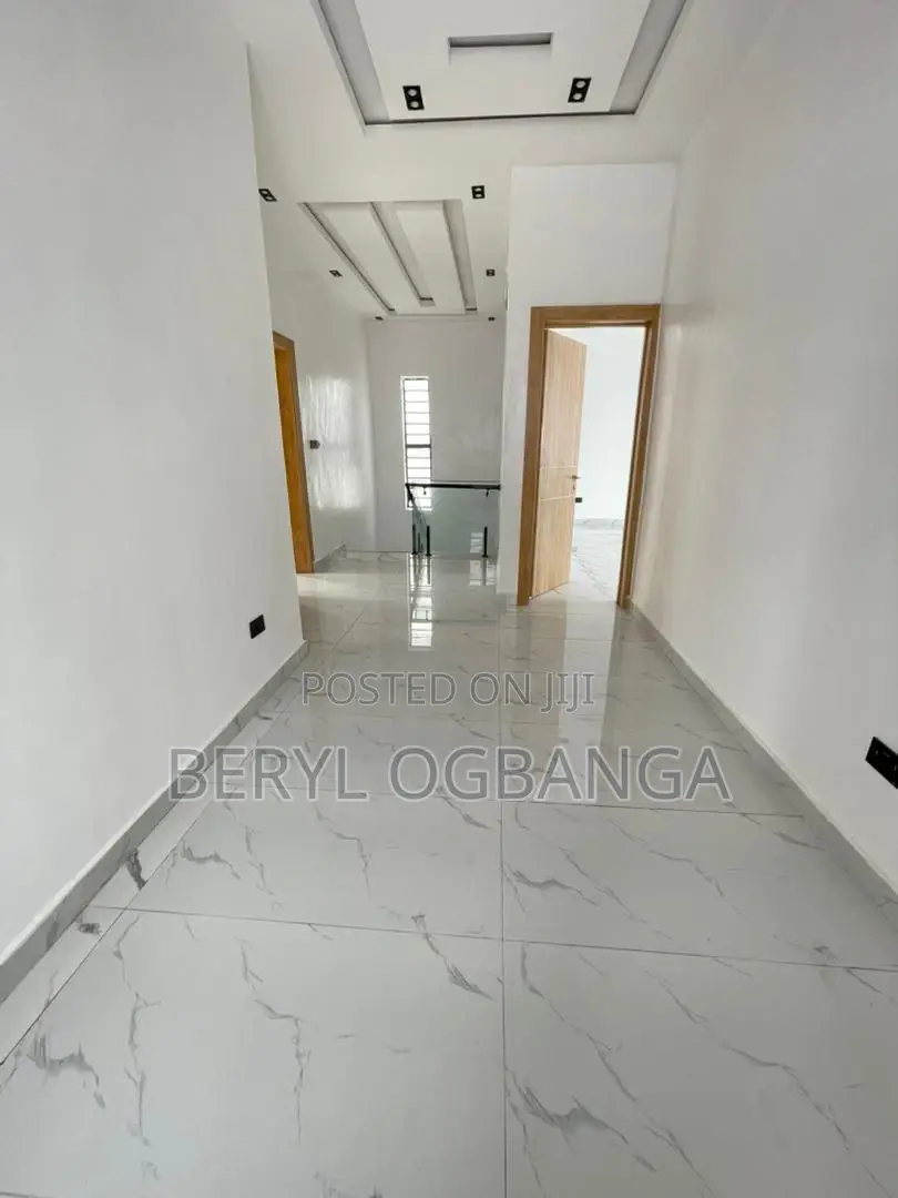 4bdrm Duplex in Lekki Phase 2 for sale