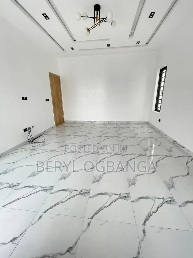 4bdrm Duplex in Lekki Phase 2 for sale