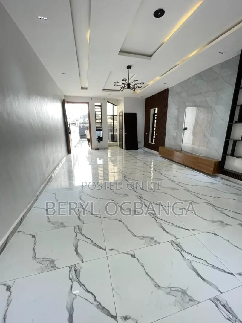4bdrm Duplex in Lekki Phase 2 for sale