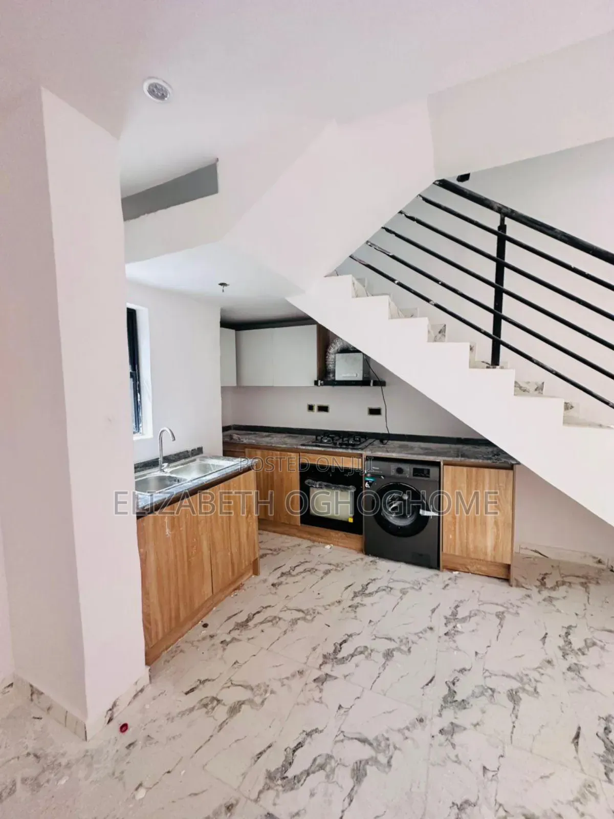 2bdrm Duplex in Lekki Phase 1 for rent