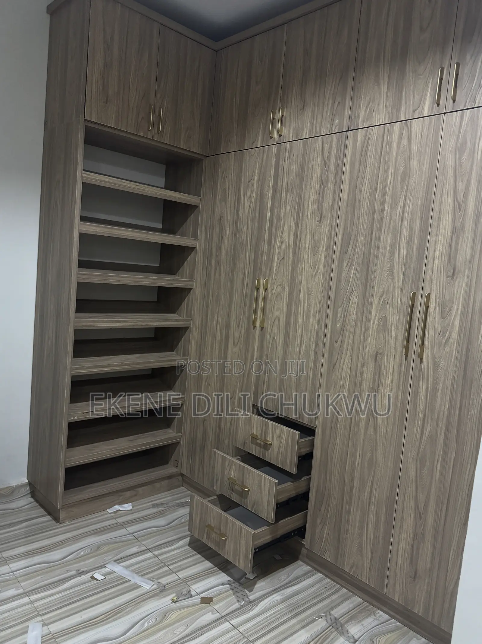 Luxury Built-in Wardrobe With Shoe Rack, Drawers Full Storage System