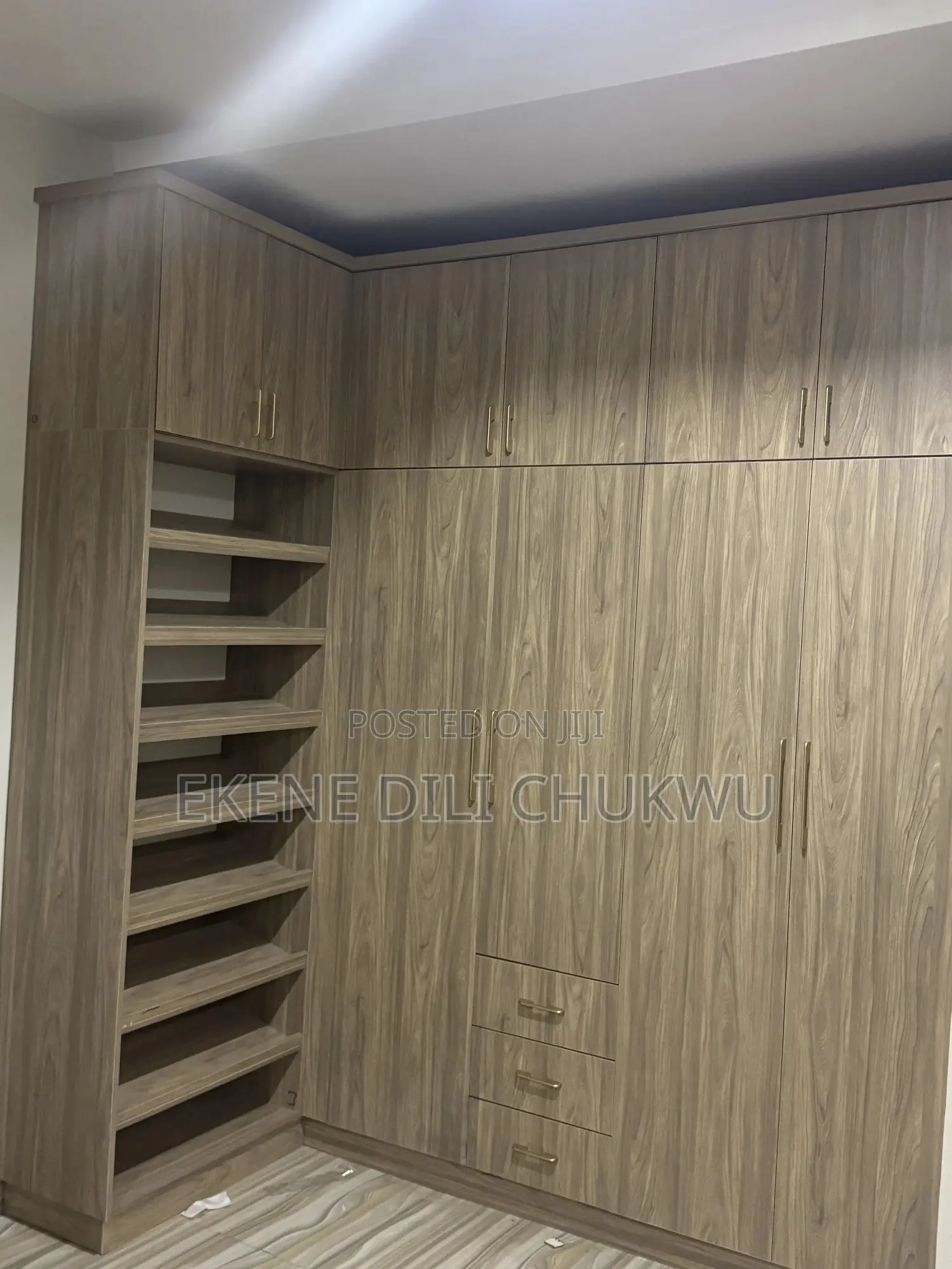 Luxury Built-in Wardrobe With Shoe Rack, Drawers Full Storage System