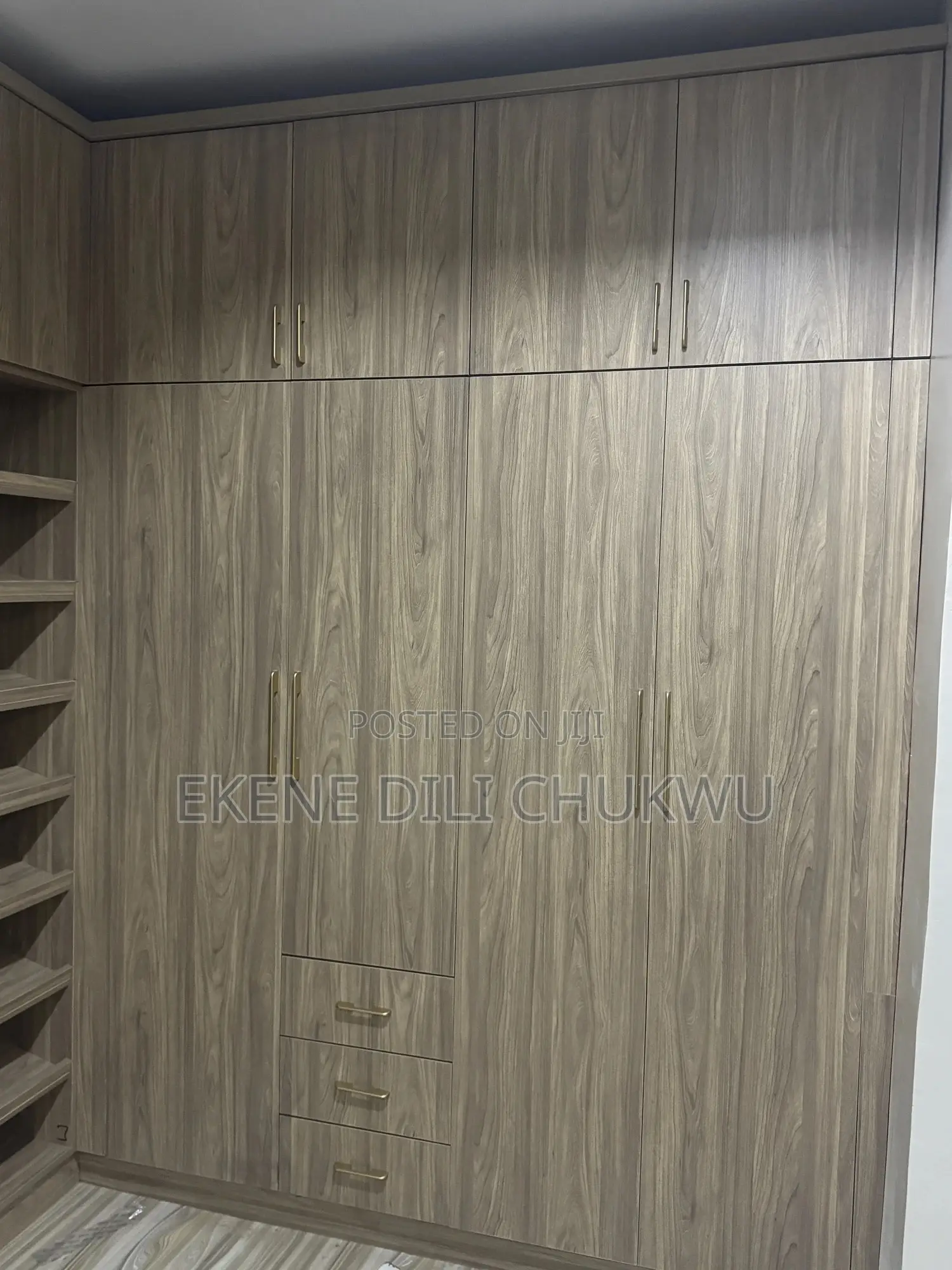 Luxury Built-in Wardrobe With Shoe Rack, Drawers Full Storage System