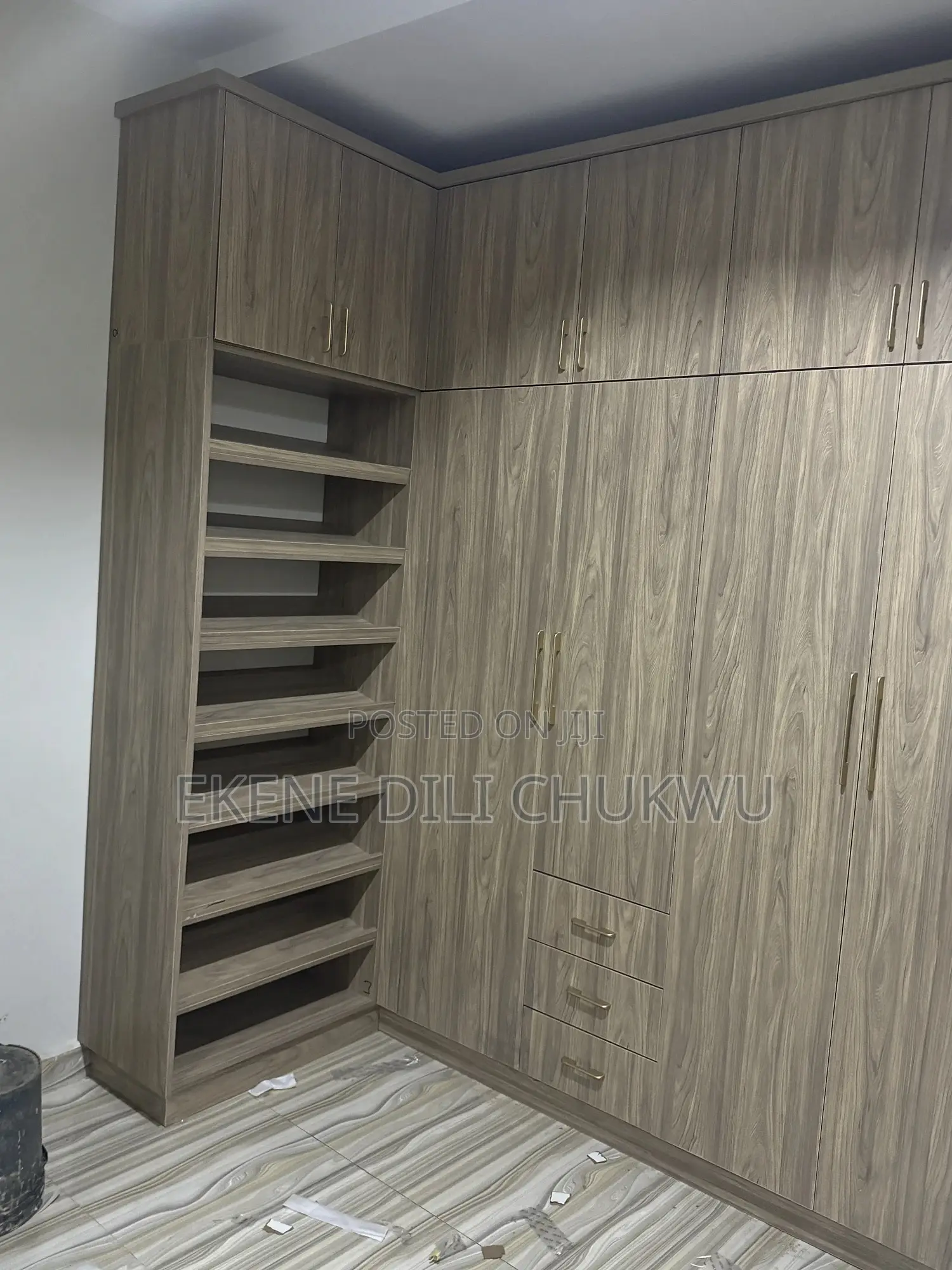 Luxury Built-in Wardrobe With Shoe Rack, Drawers Full Storage System