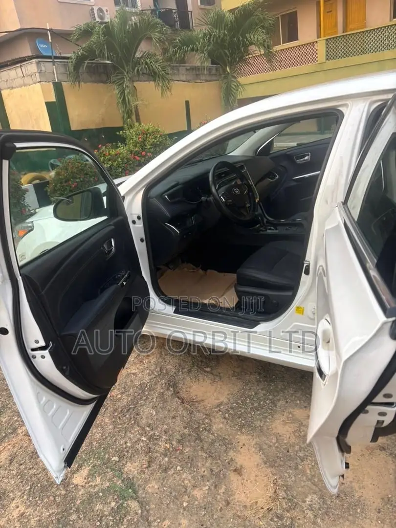 Toyota Avalon 2016 White