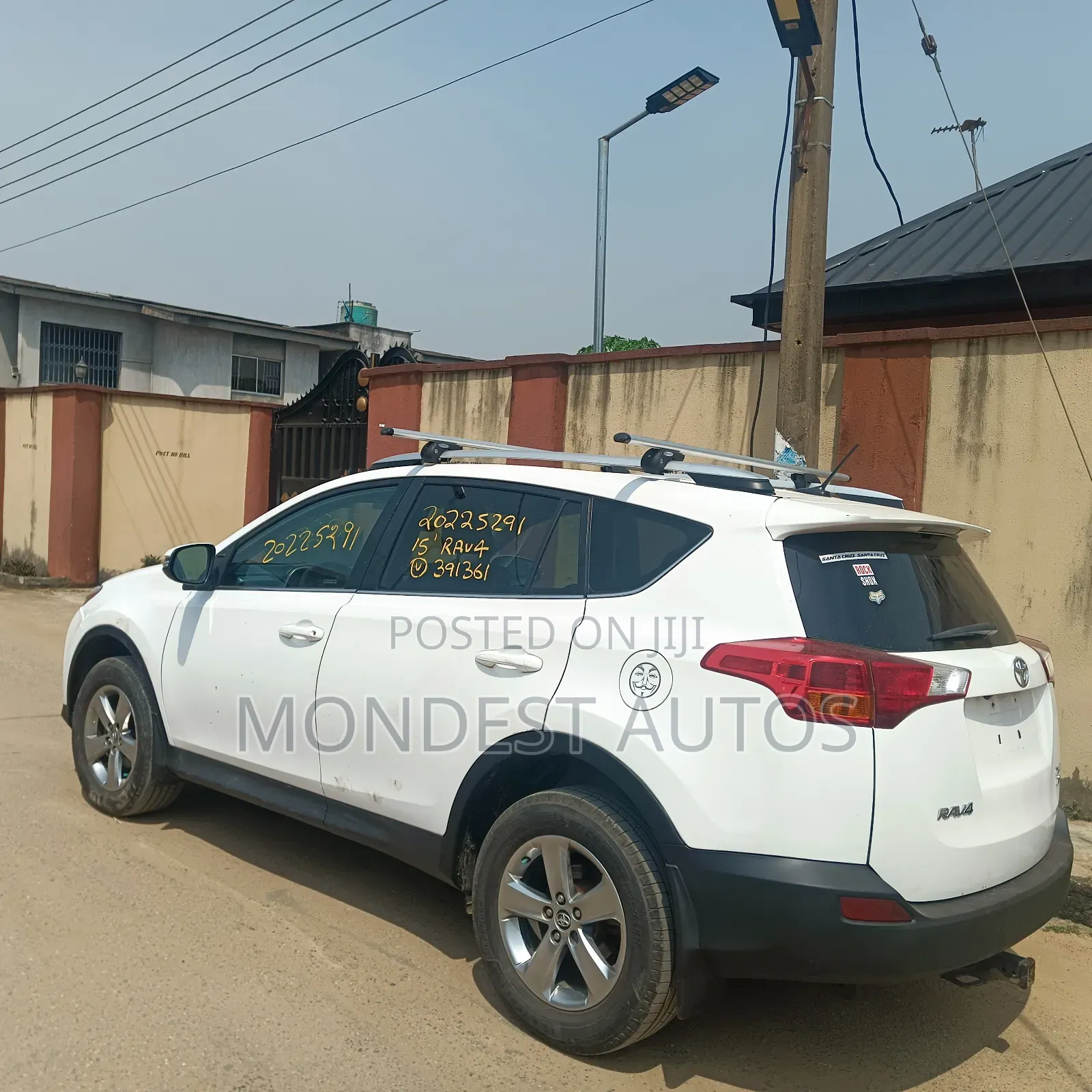 Toyota RAV4 XLE AWD (2.5L 4cyl 6A) 2016 White