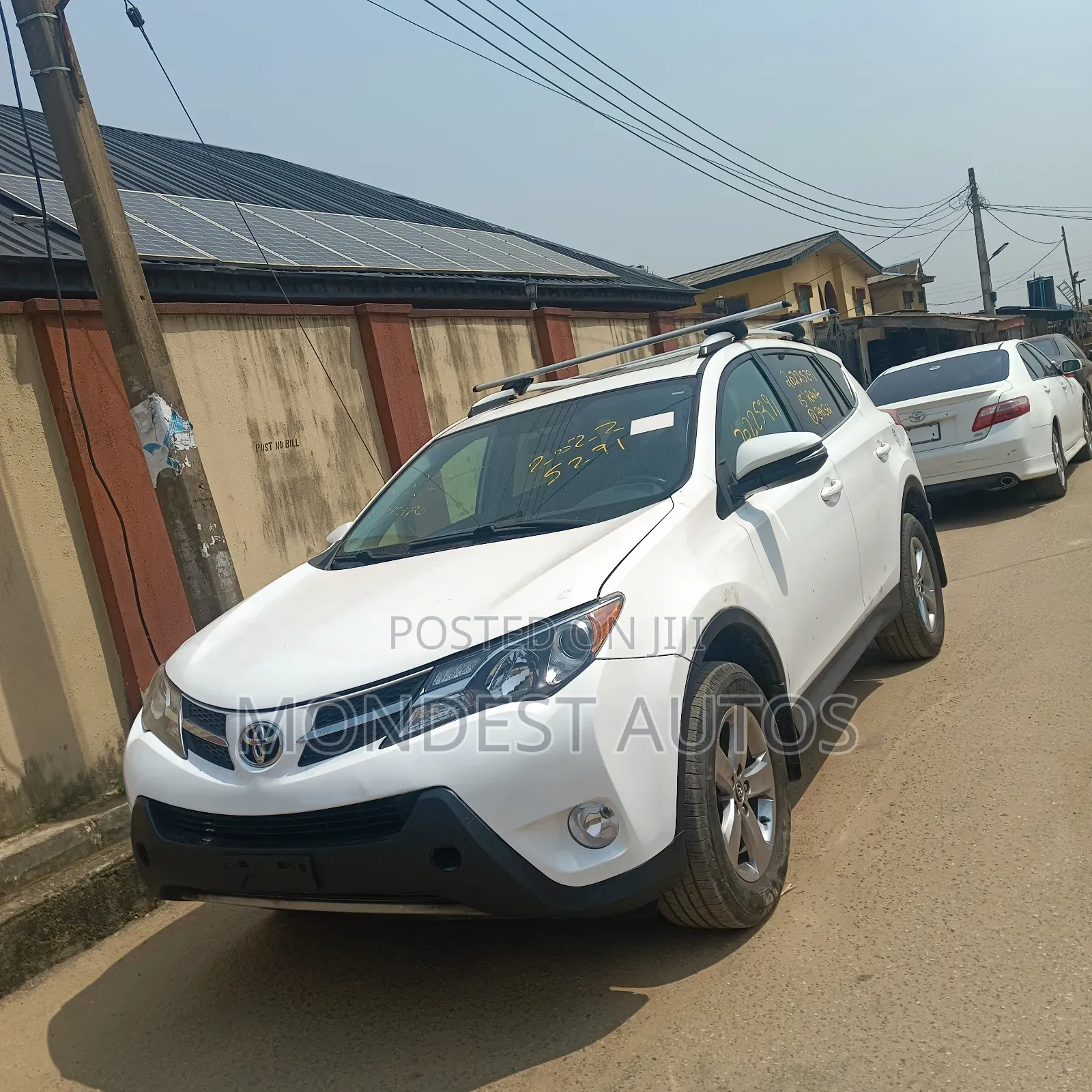 Toyota RAV4 XLE AWD (2.5L 4cyl 6A) 2016 White