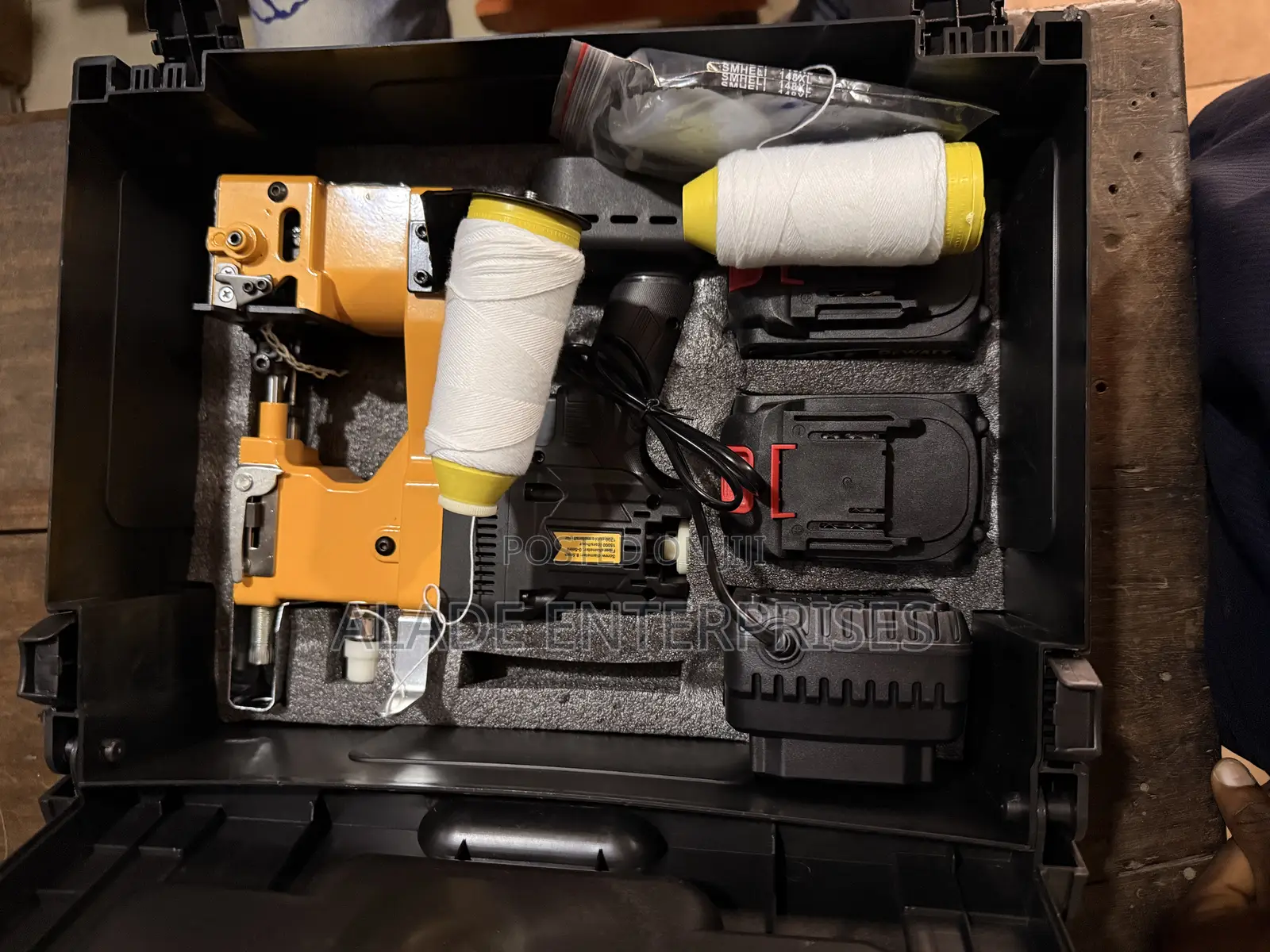 Dewalt Cordless Bag Closer Machine