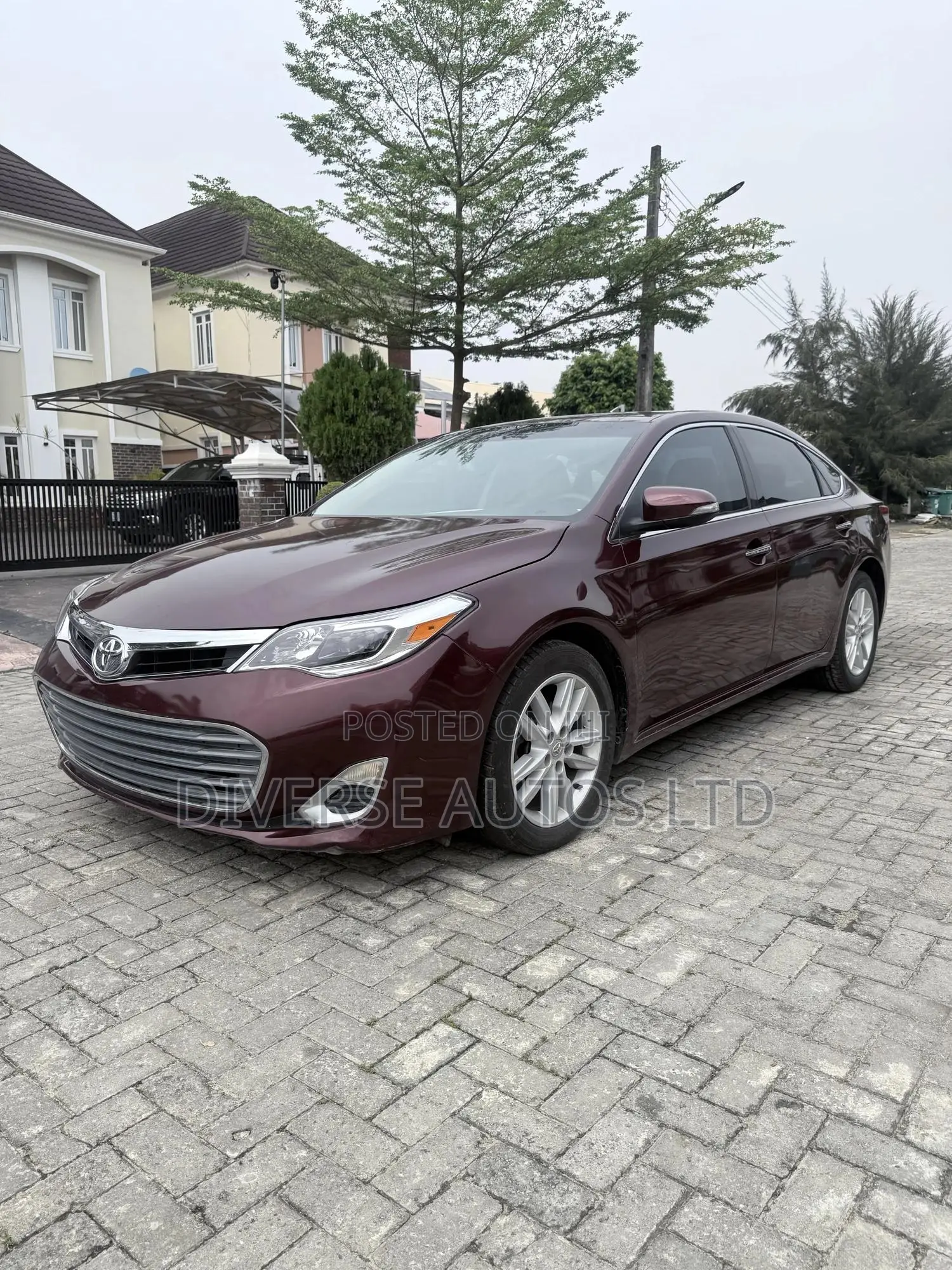 Toyota Avalon XLE Sedar FWD (3.5L 6cyl 6A) 2013 Burgundy