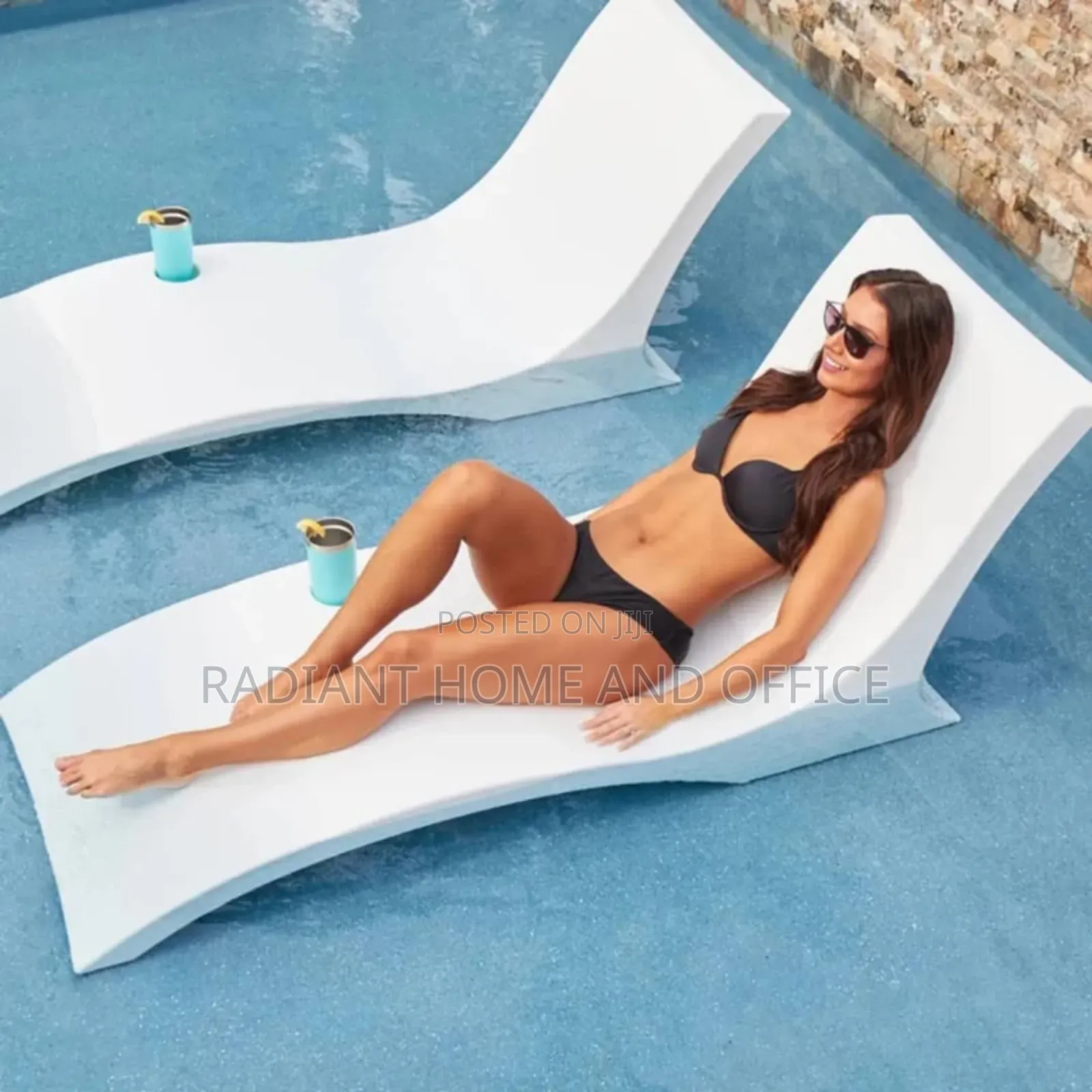 Luxury Poolside Lounge