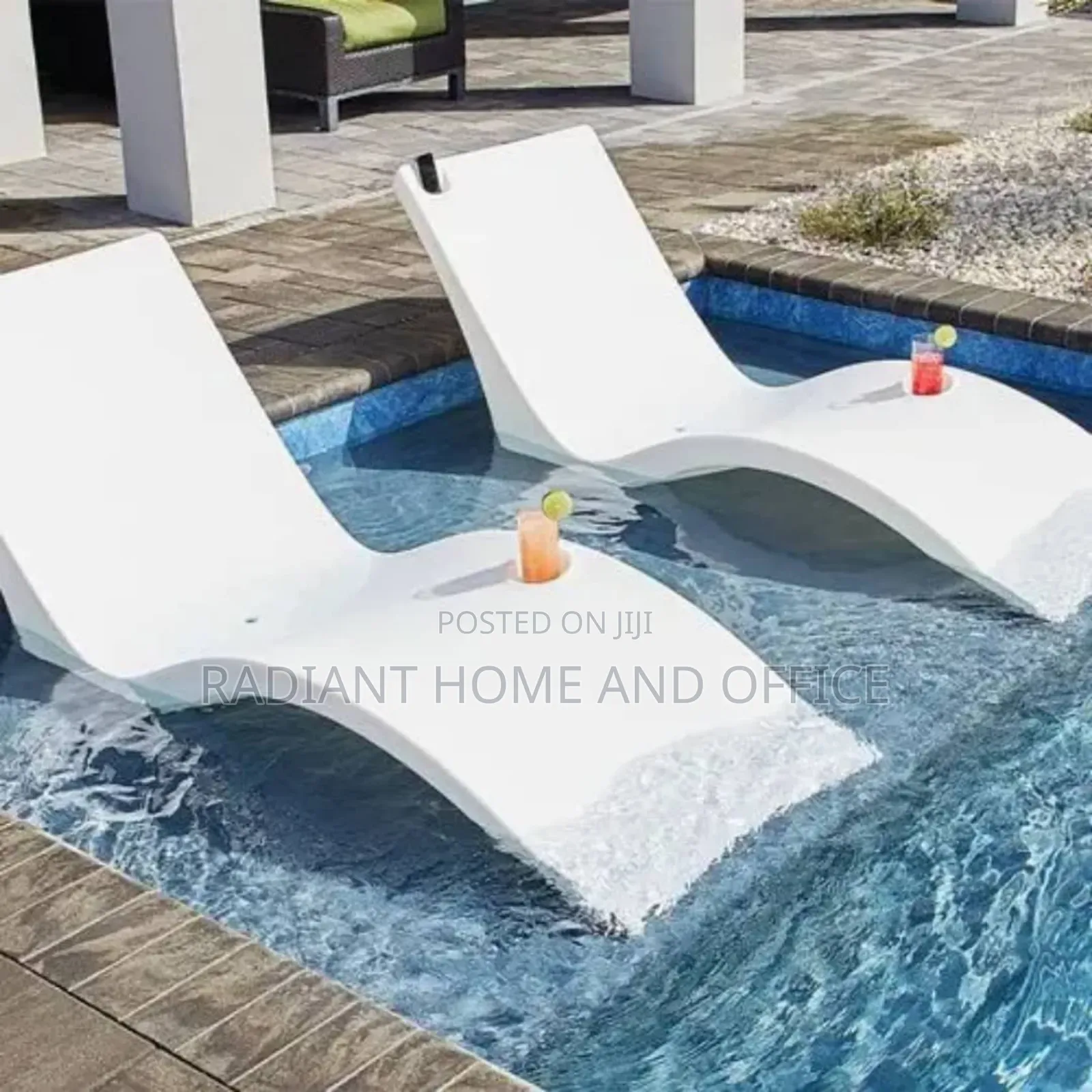 Luxury Poolside Lounge