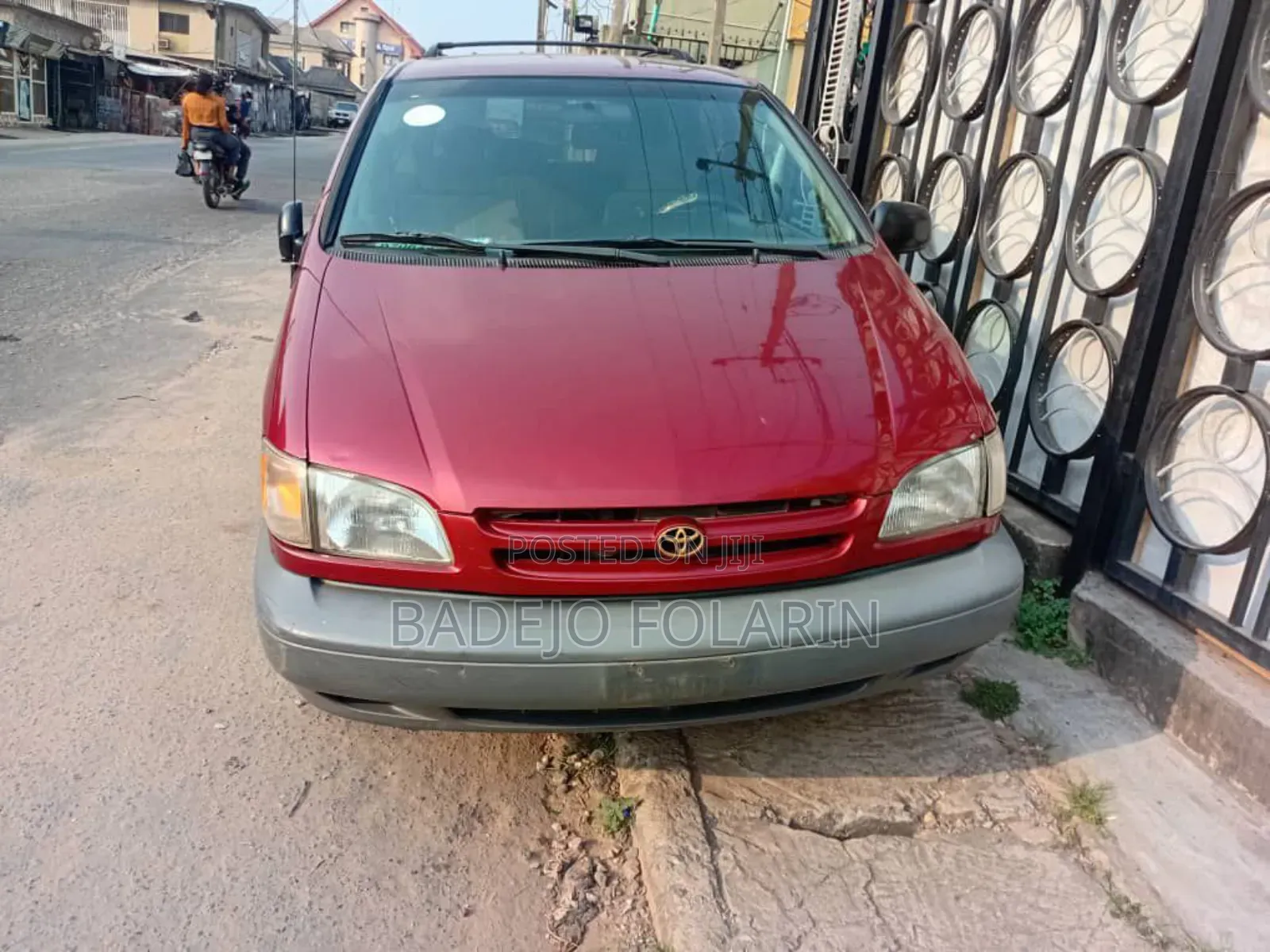 Toyota Sienna LE & 1 hatch 2000 Red