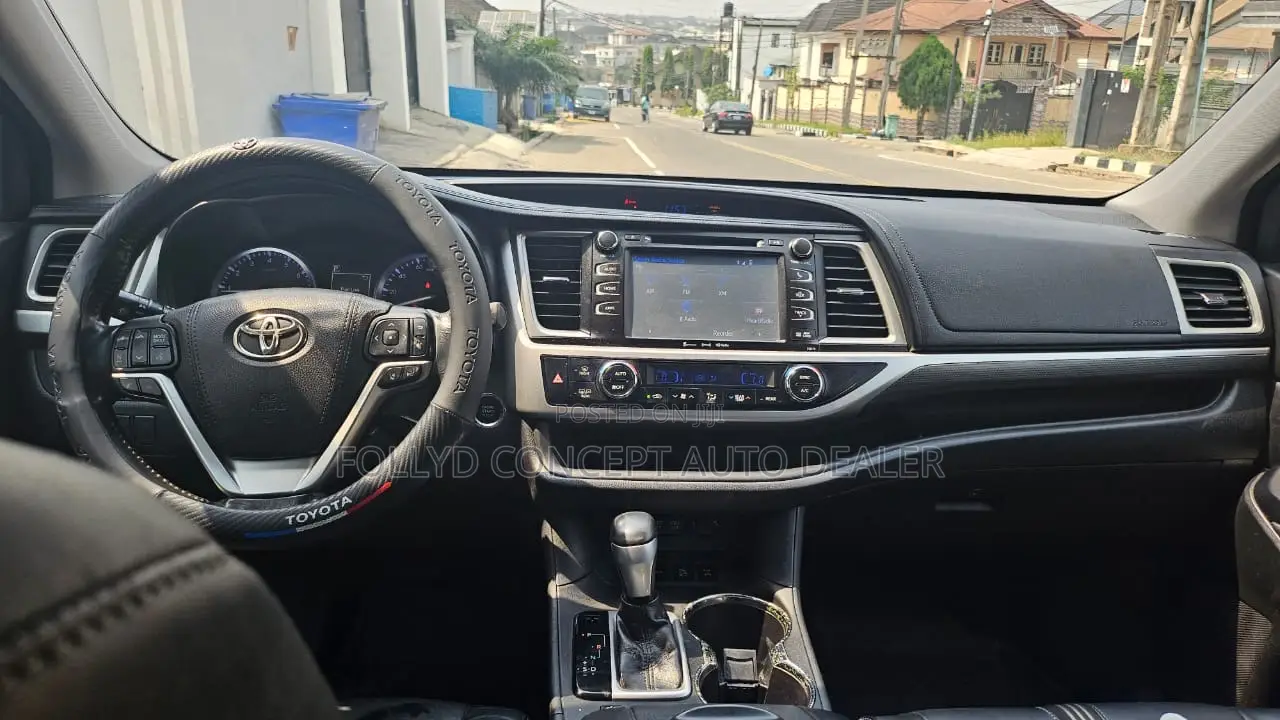 Toyota Highlander SE 4x4 V6 (3.5L 6cyl 8A) 2017 Red