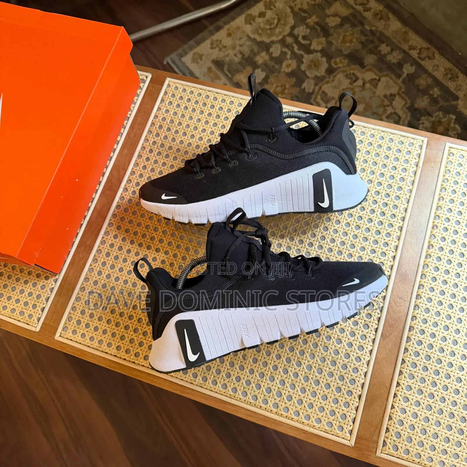 Nike Free Metcom 6 in Black White
