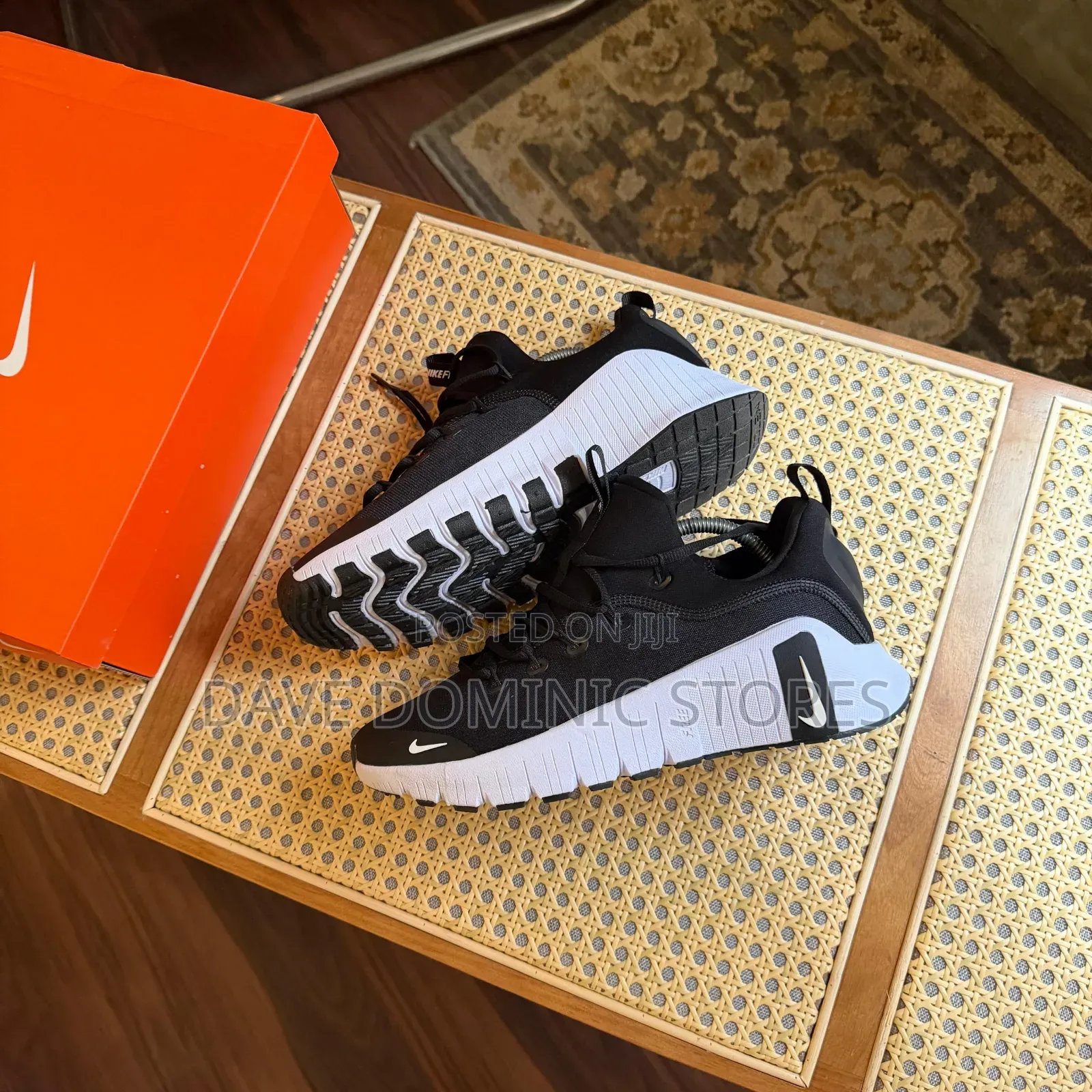 Nike Free Metcom 6 in Black White