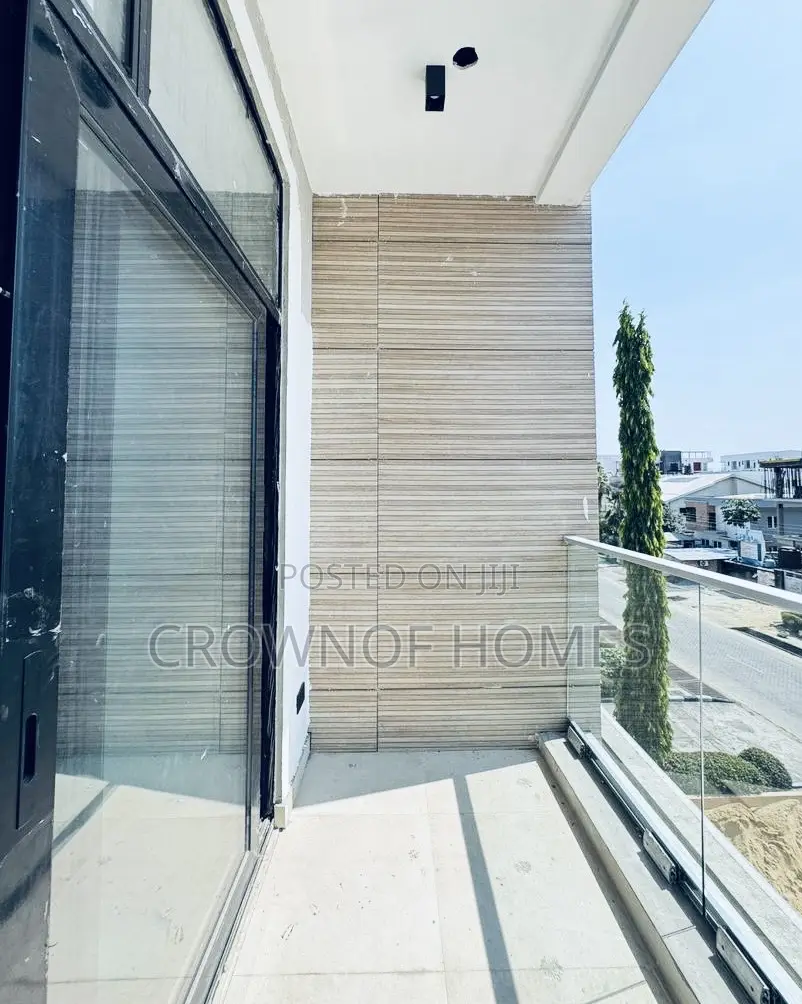 2bdrm Apartment in Lekki Phase 1 for sale