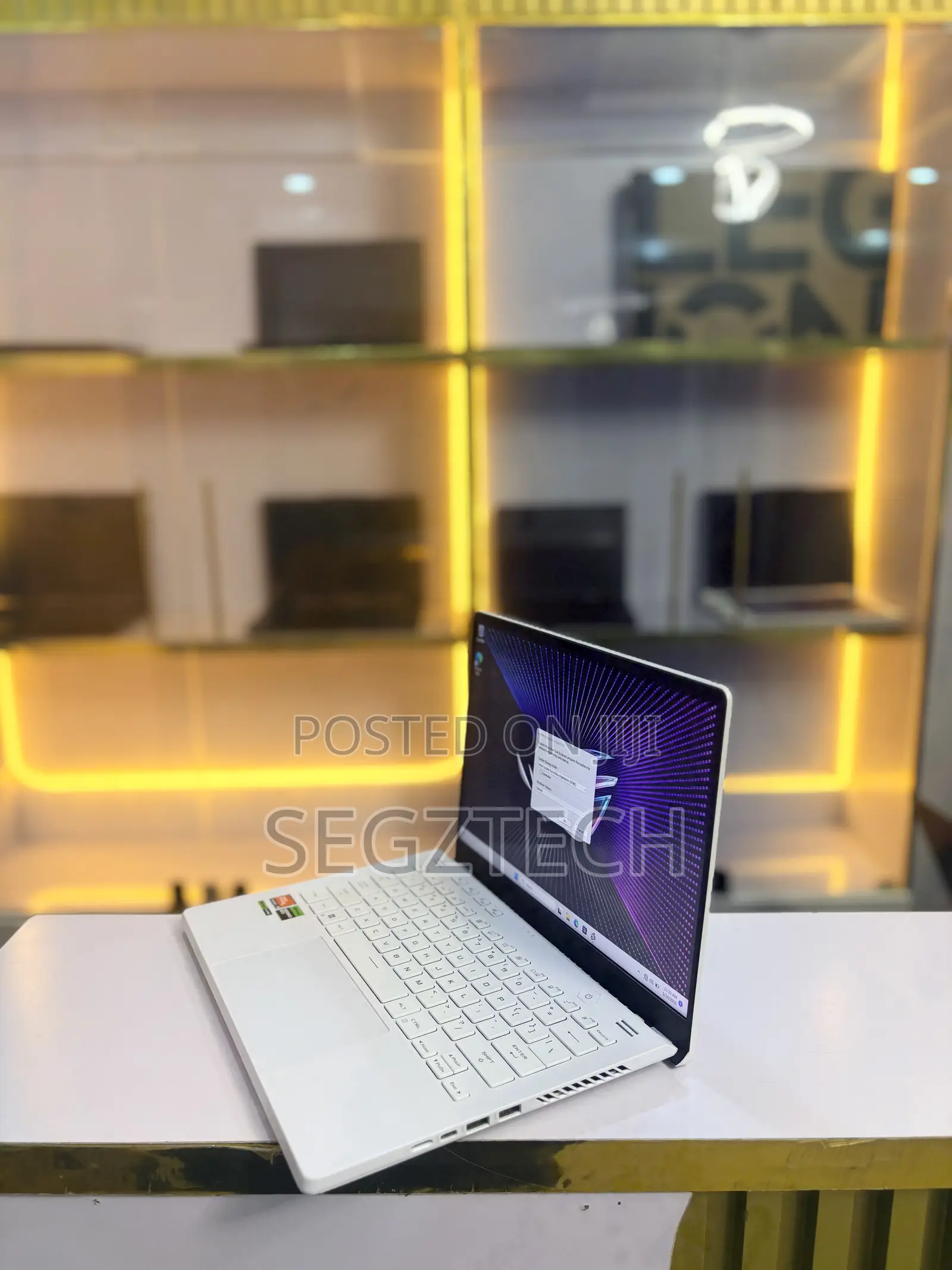 Laptop Asus ROG Zephyrus G14 16GB AMD Ryzen 9 SSD 1T