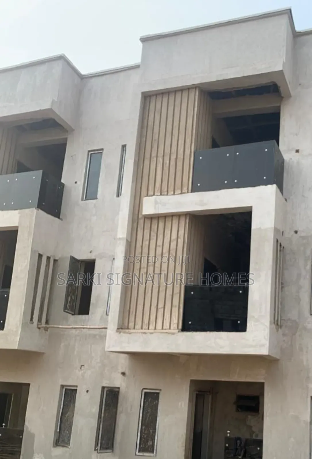 4bdrm Townhouse/Terrace in Leptons, Life Camp for sale