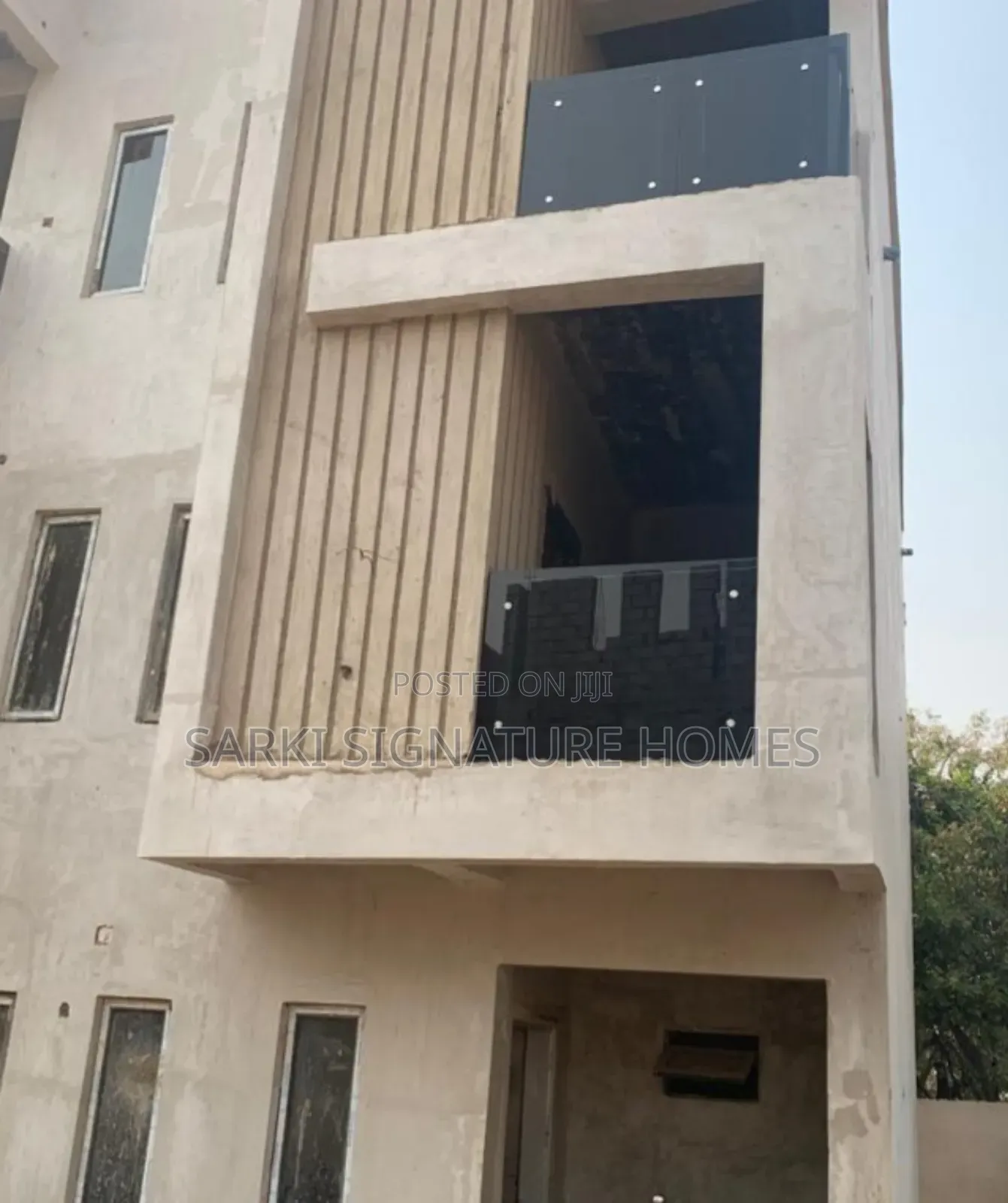 4bdrm Townhouse/Terrace in Leptons, Life Camp for sale