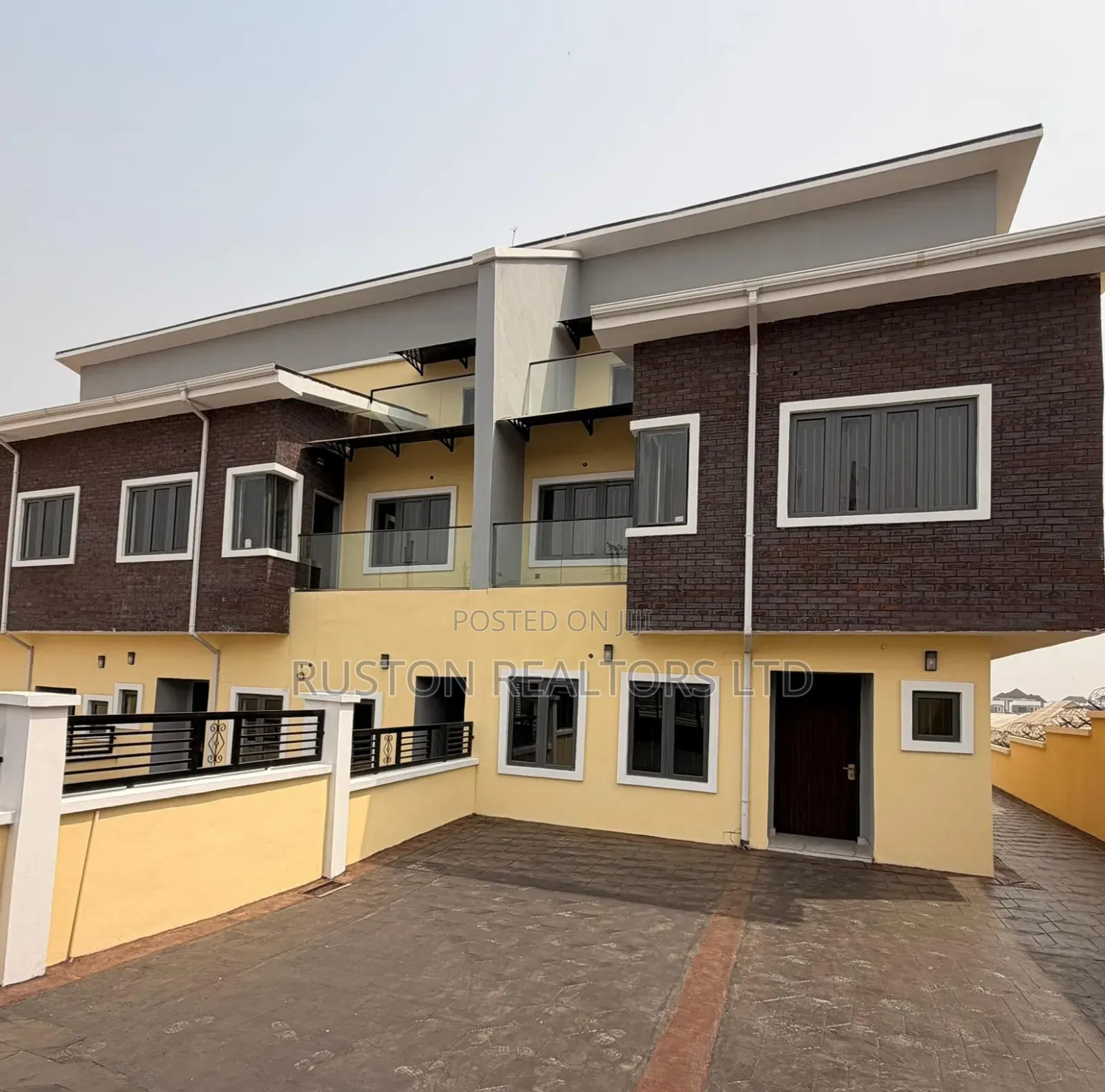 4bdrm Duplex in Akobo for sale