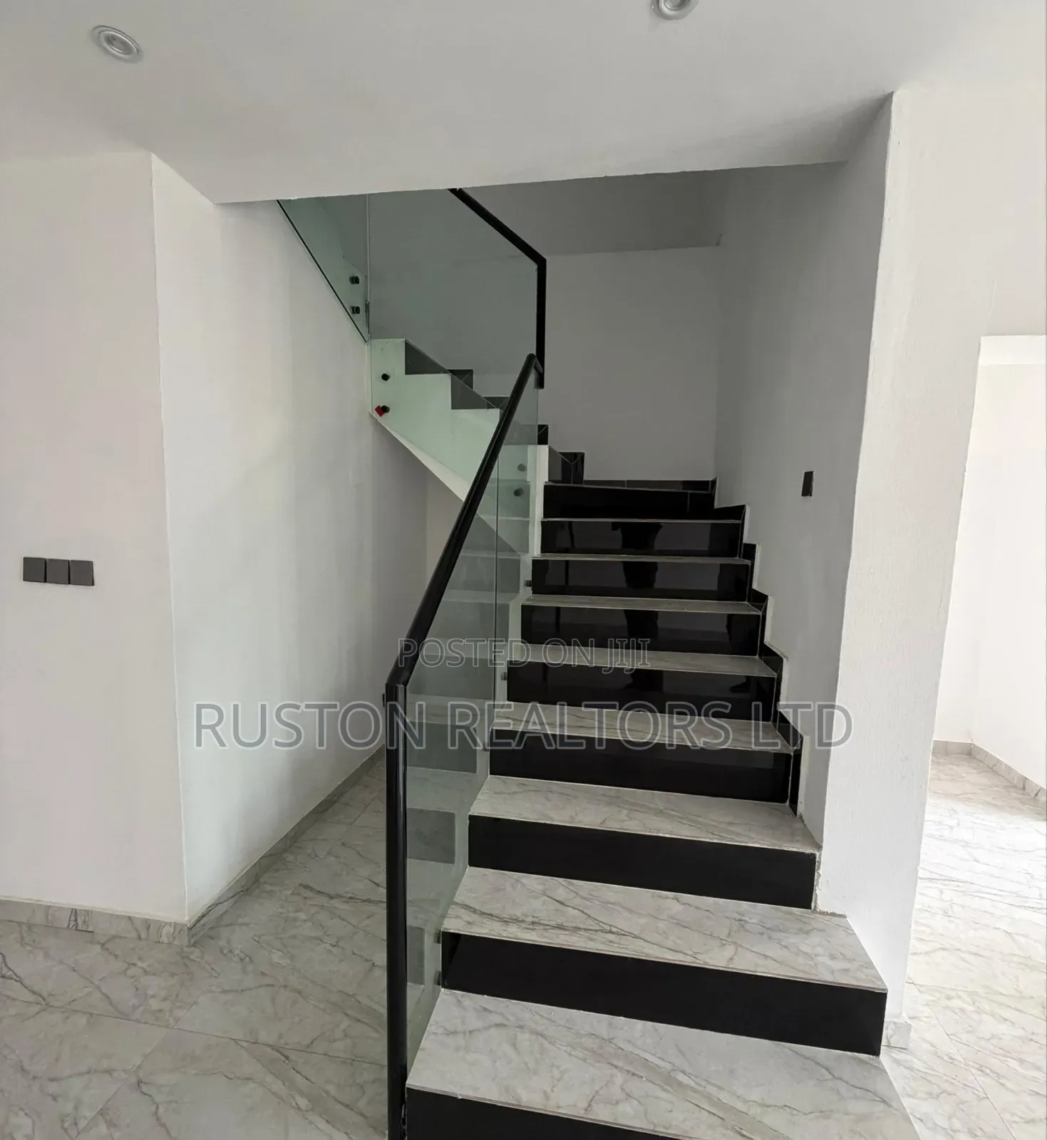 4bdrm Duplex in Akobo for sale