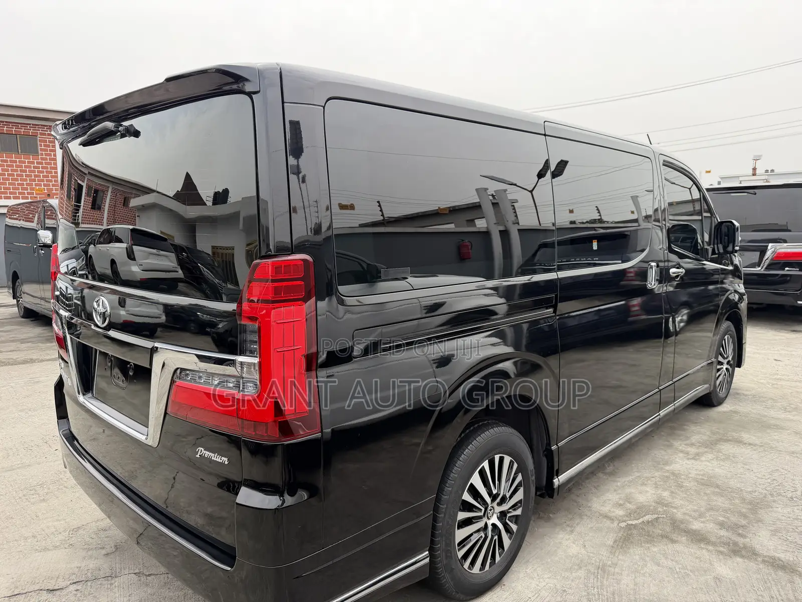 Toyota Granvia 2023 Black