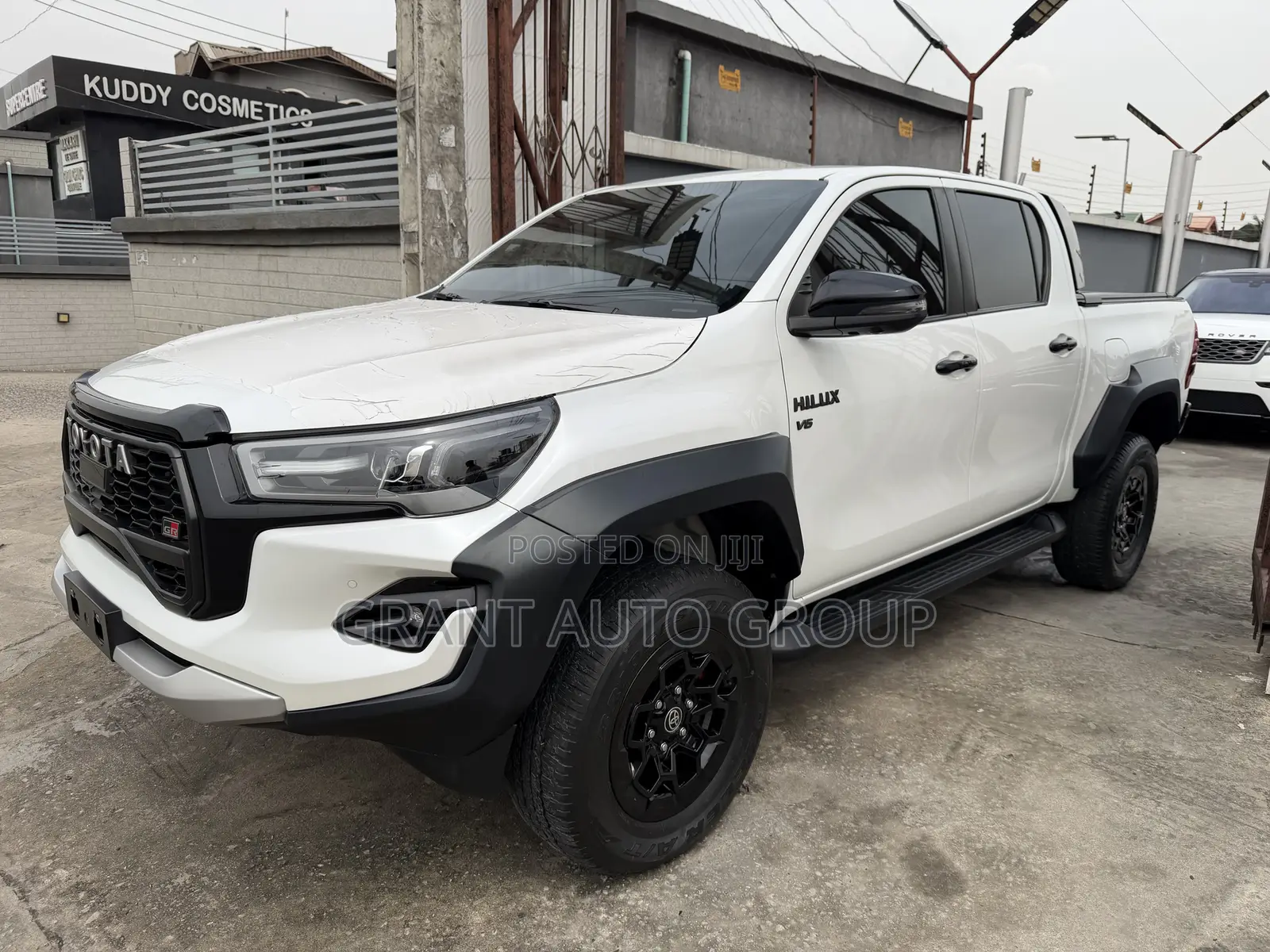 New Toyota Hilux 2024 White